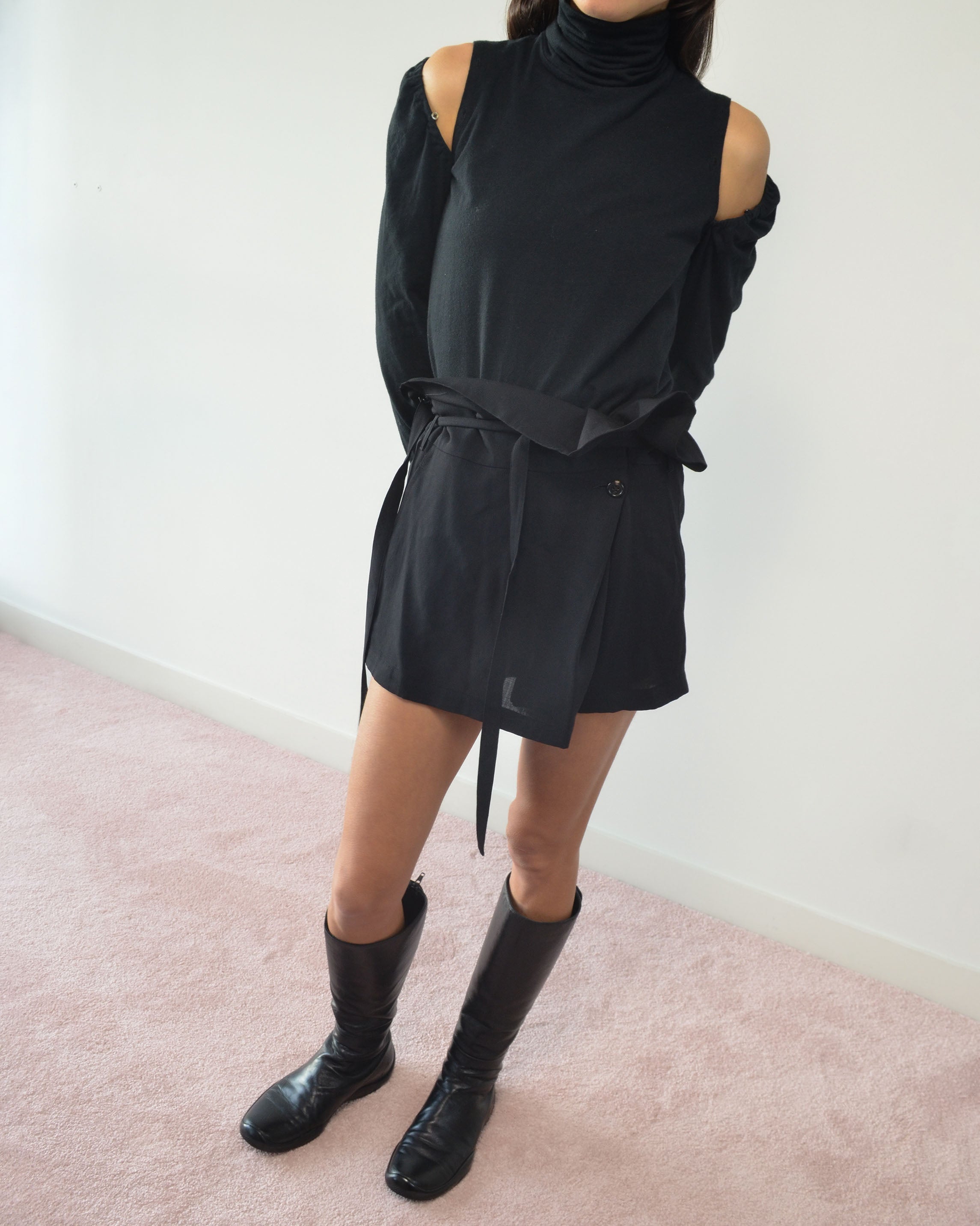 SS03 BONDAGE WRAP SHORTS