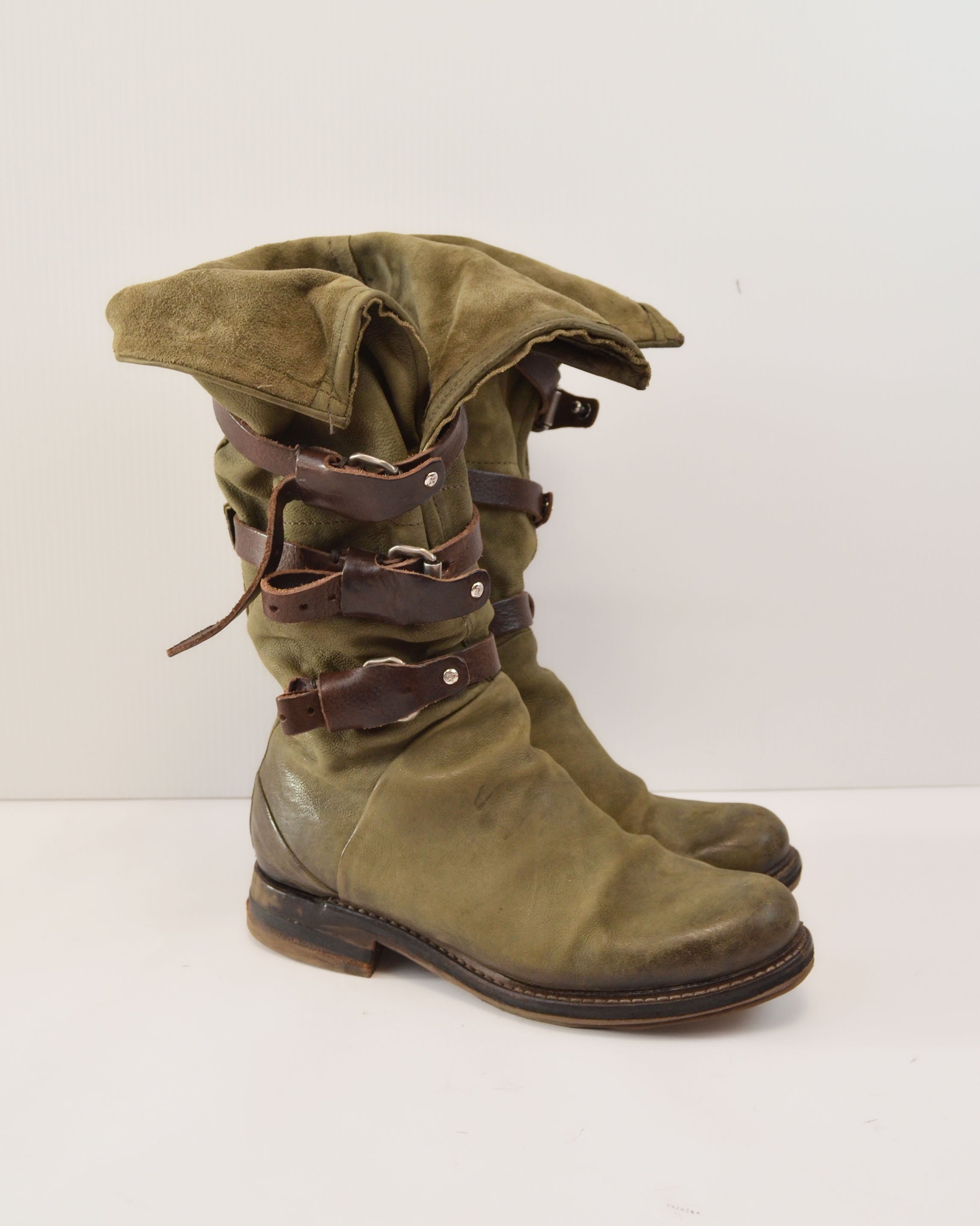 LEATHER BUCKLE BOOTS