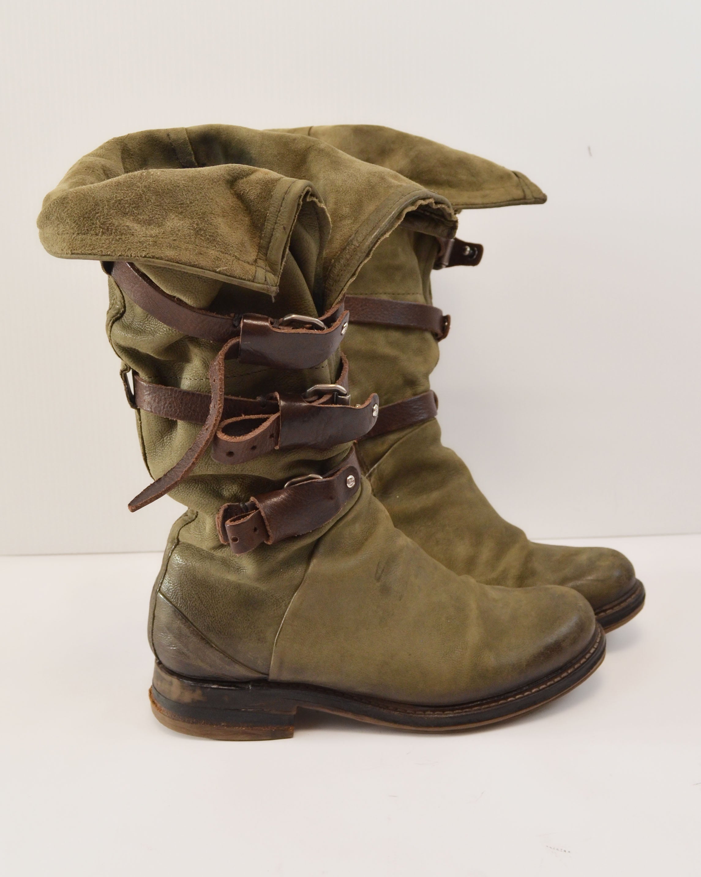 LEATHER BUCKLE BOOTS