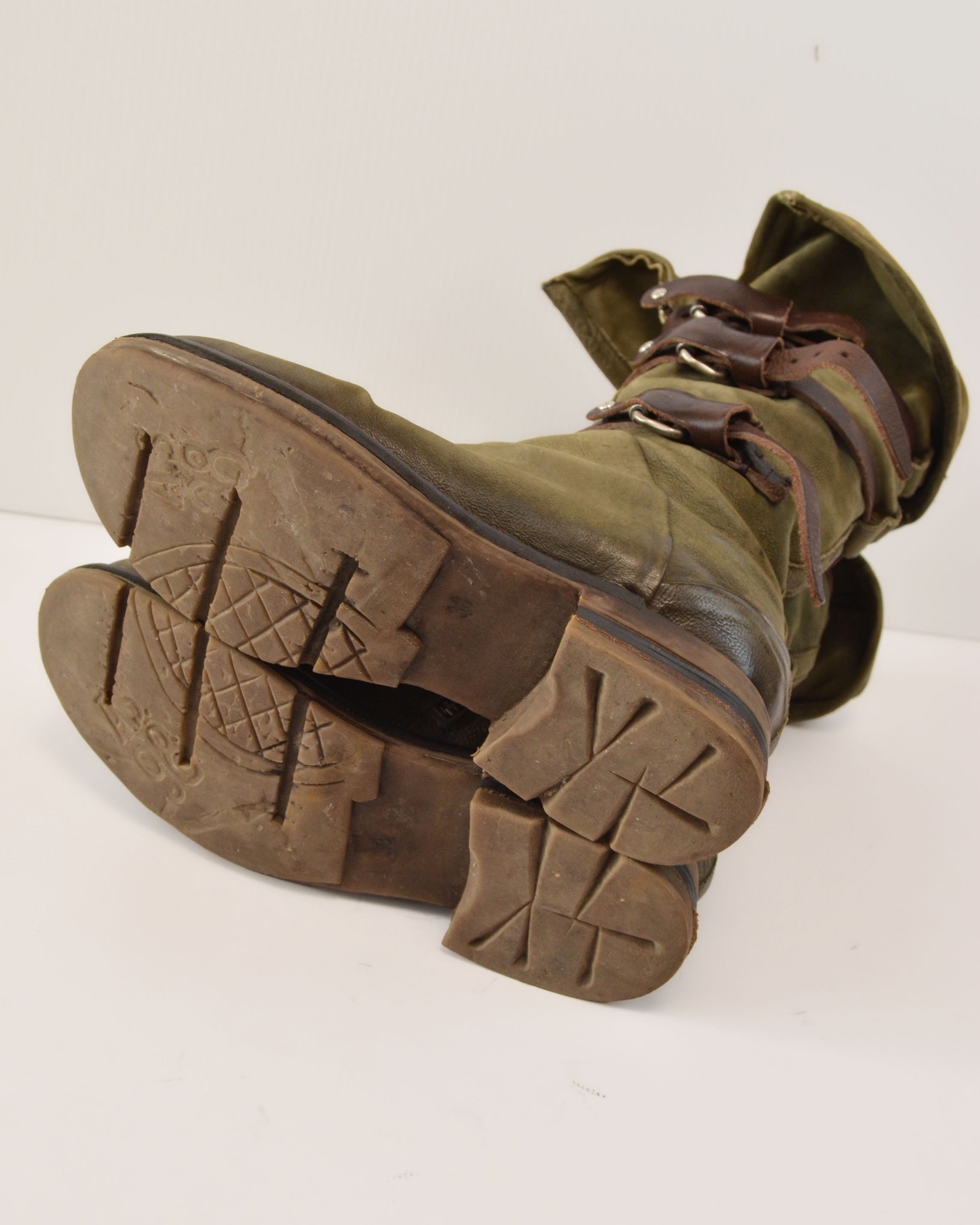 LEATHER BUCKLE BOOTS
