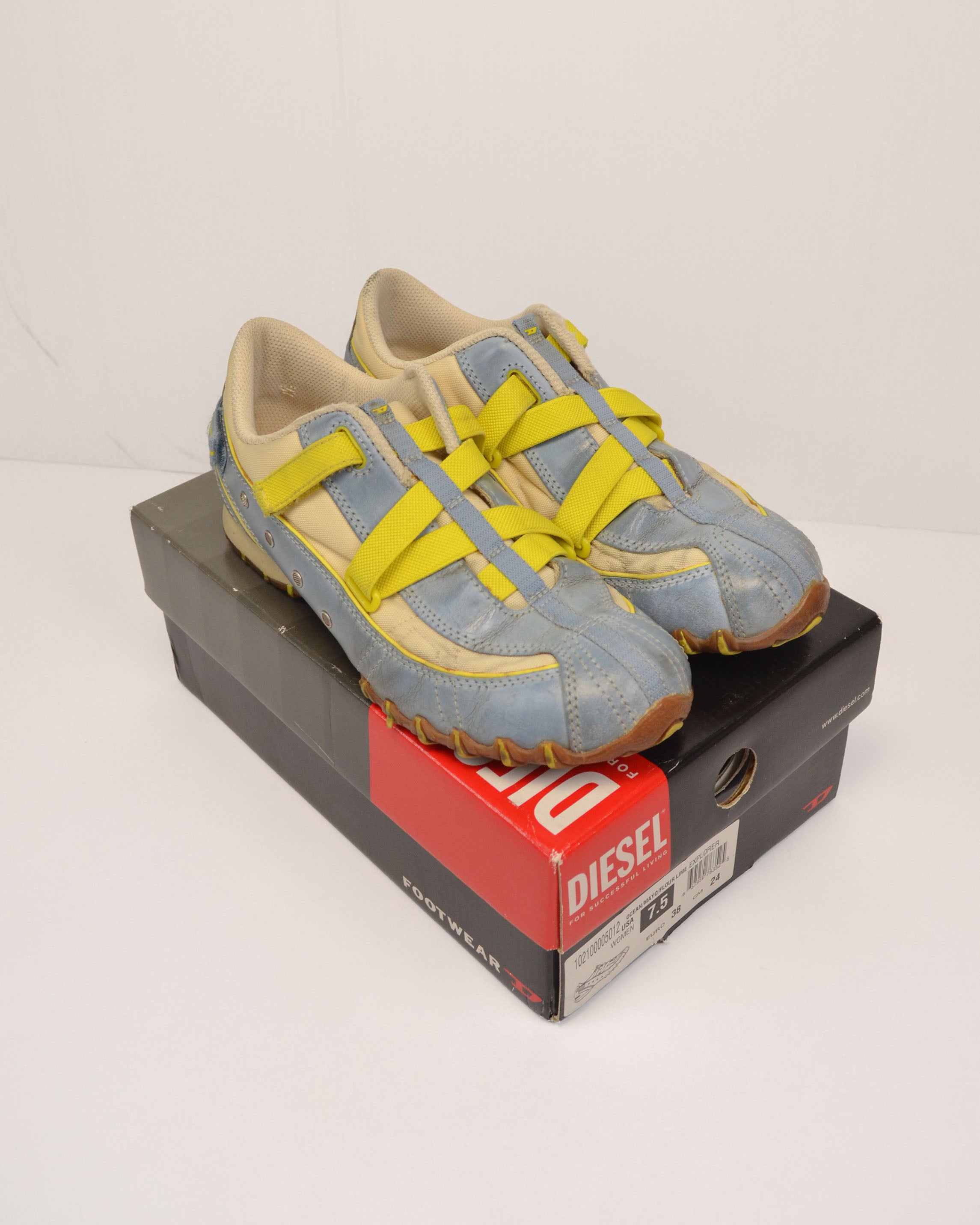 2000S EXPLORER SNEAKERS