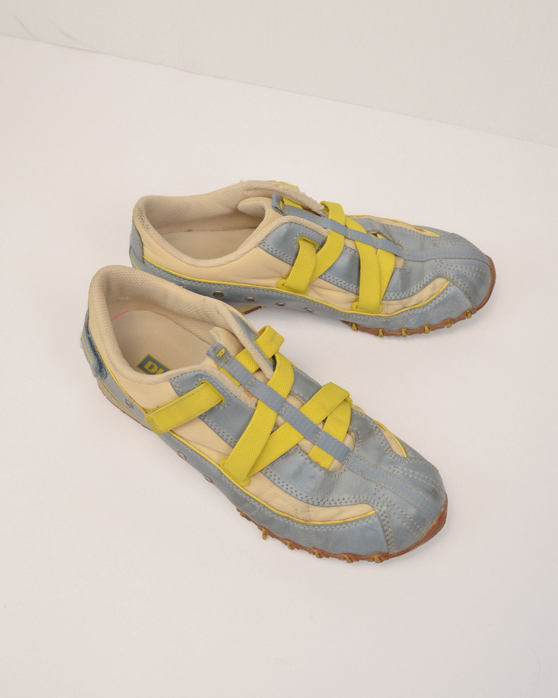 2000S EXPLORER SNEAKERS