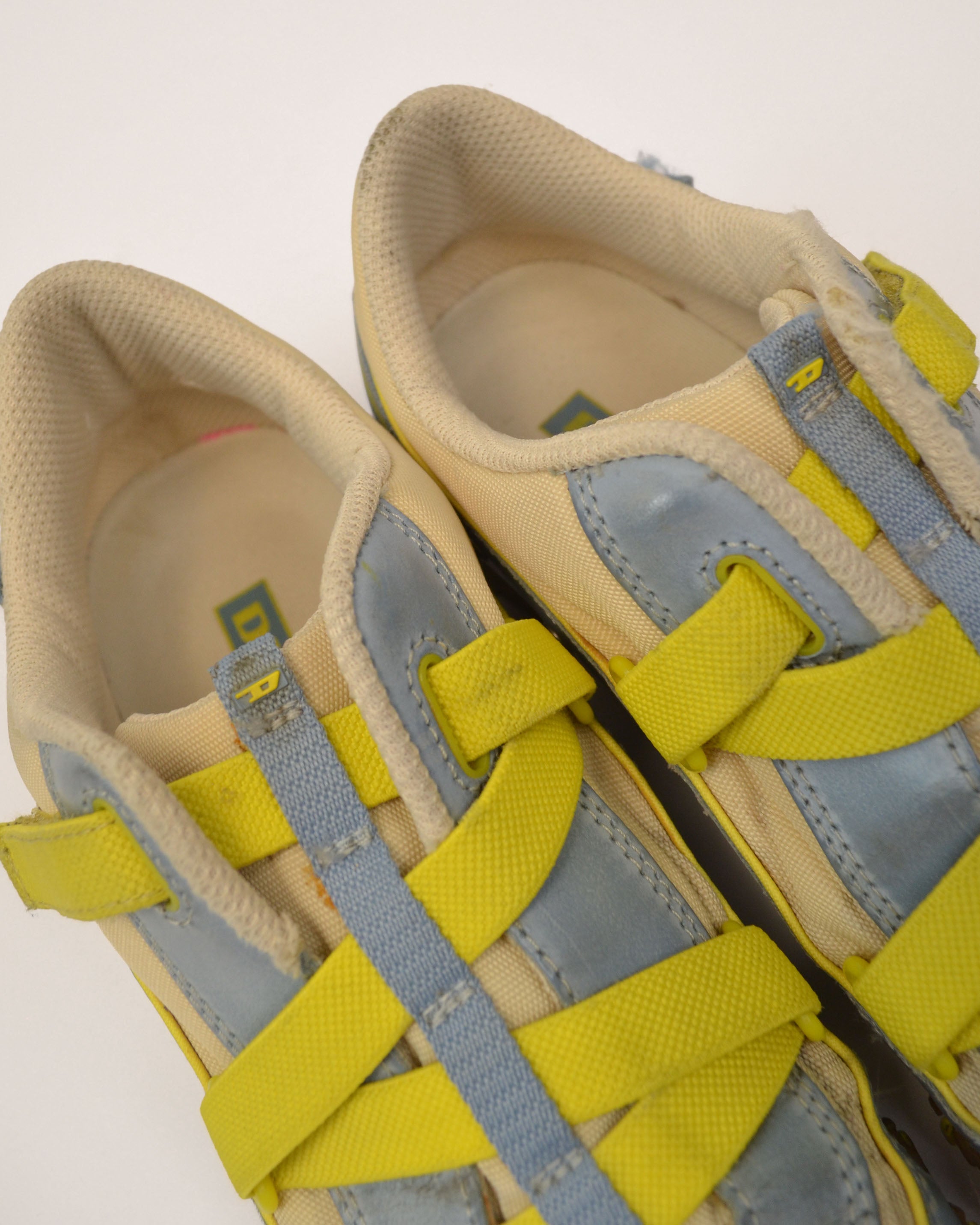 2000S EXPLORER SNEAKERS