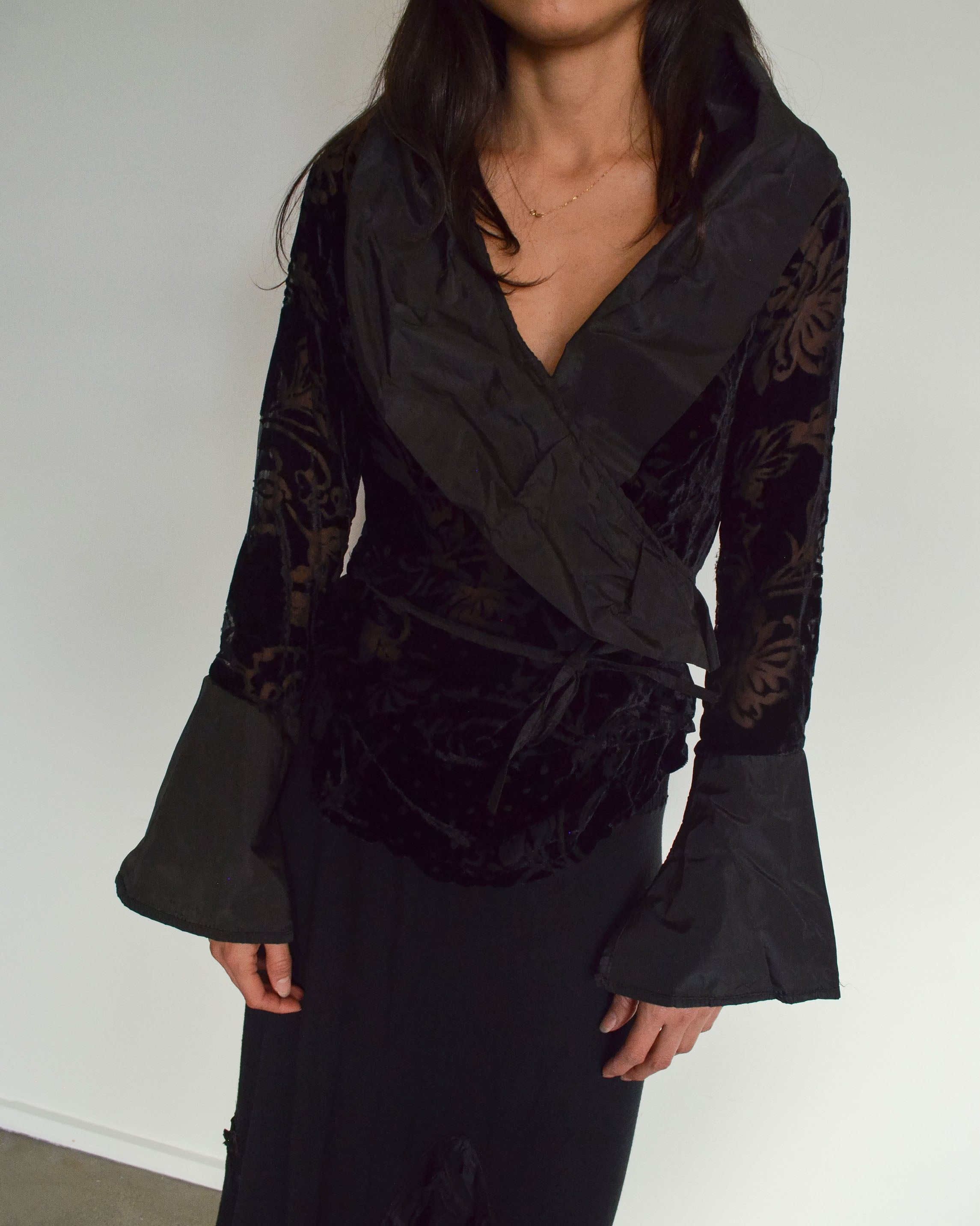VELVET FLARED SLEEVE WRAP TOP