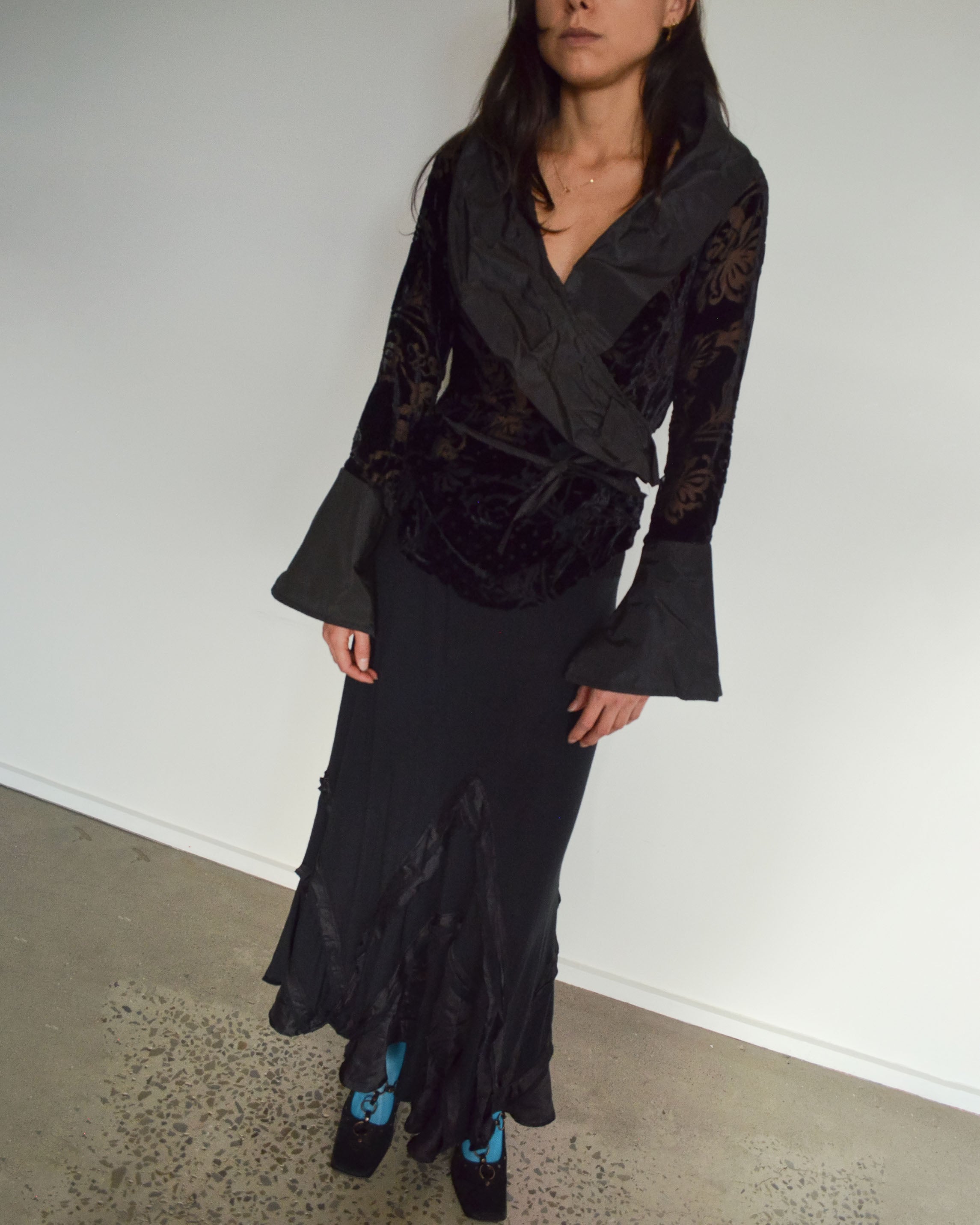 VELVET FLARED SLEEVE WRAP TOP