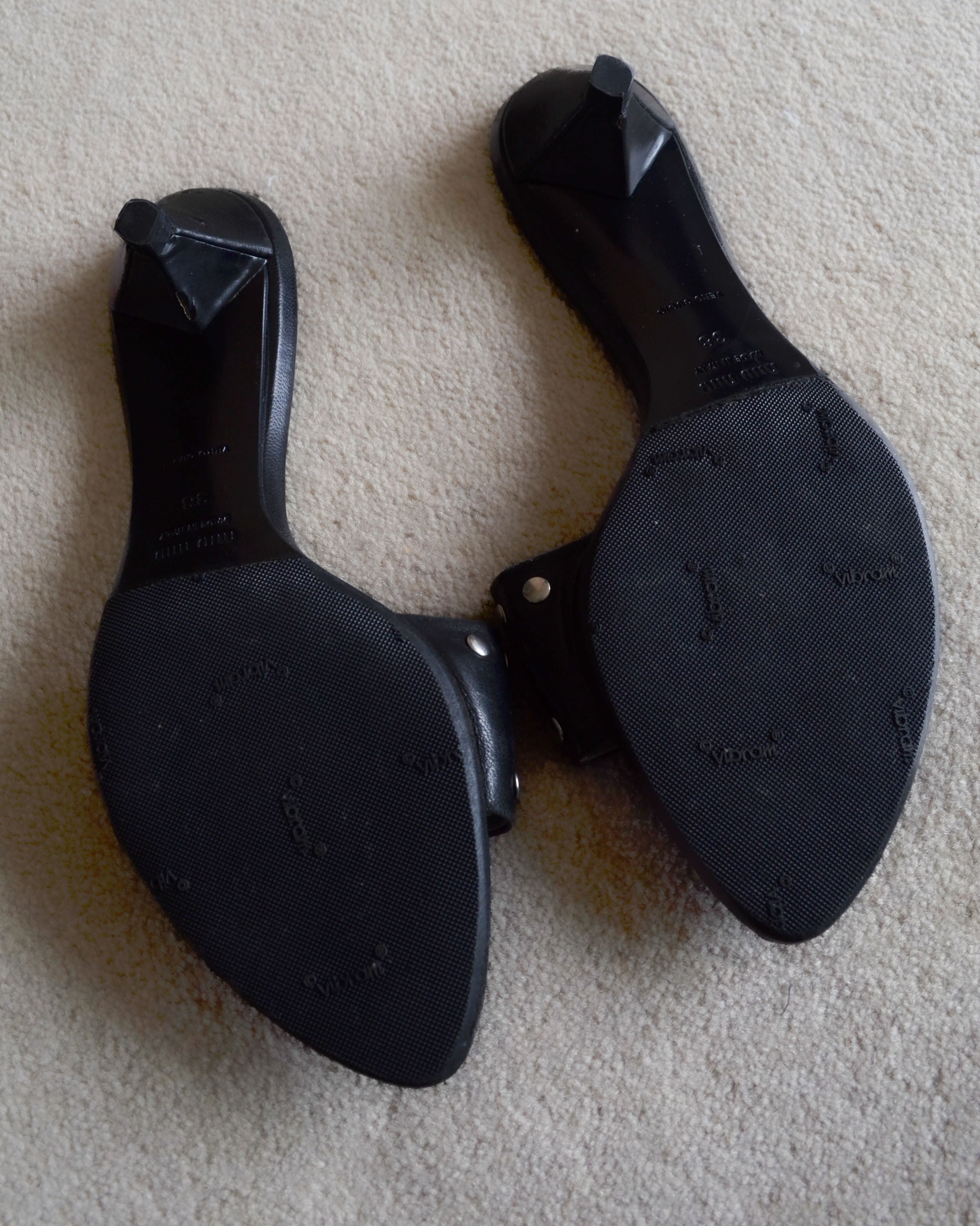 00S  STUDDED MULES