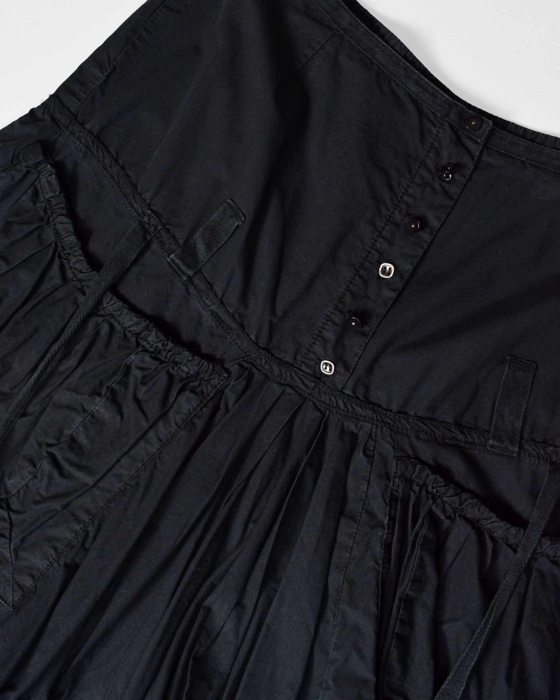 BLACK MIDI SKIRT