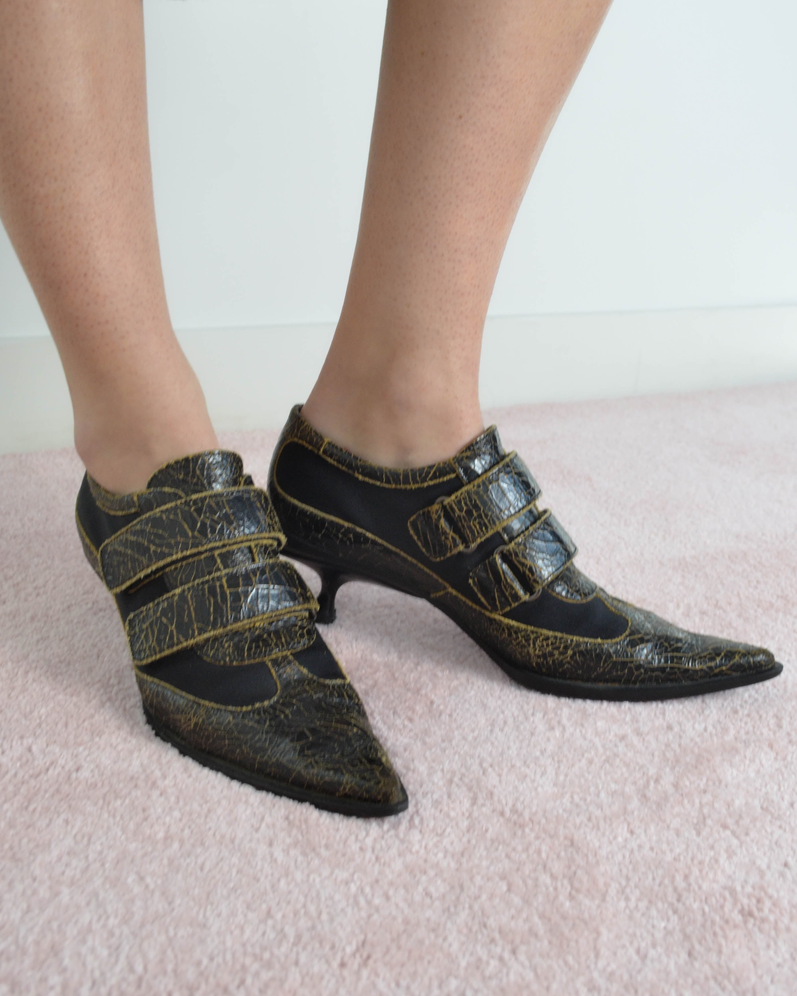FW01 CRACKED LEATHER STRAP HEELS