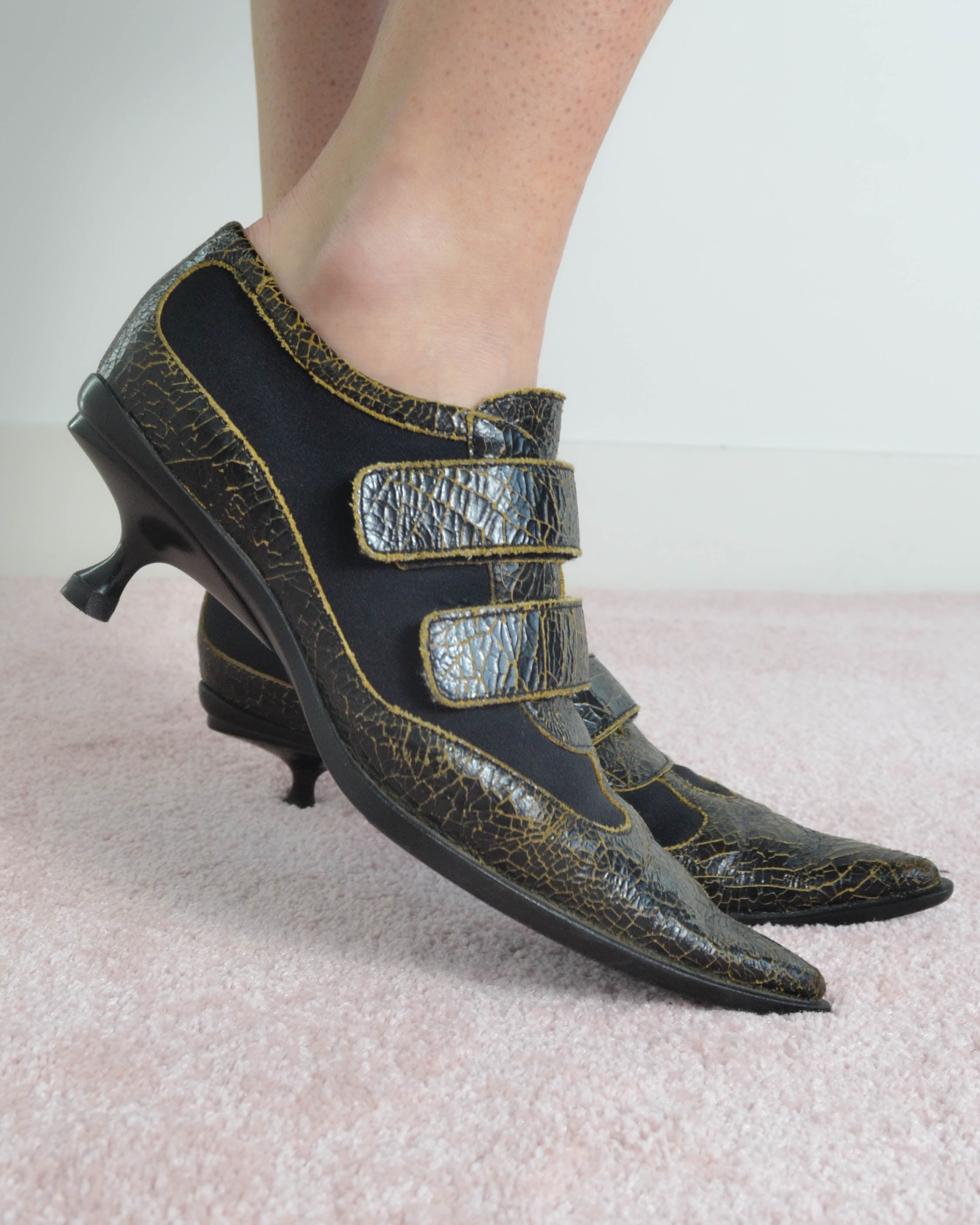 FW01 CRACKED LEATHER STRAP HEELS