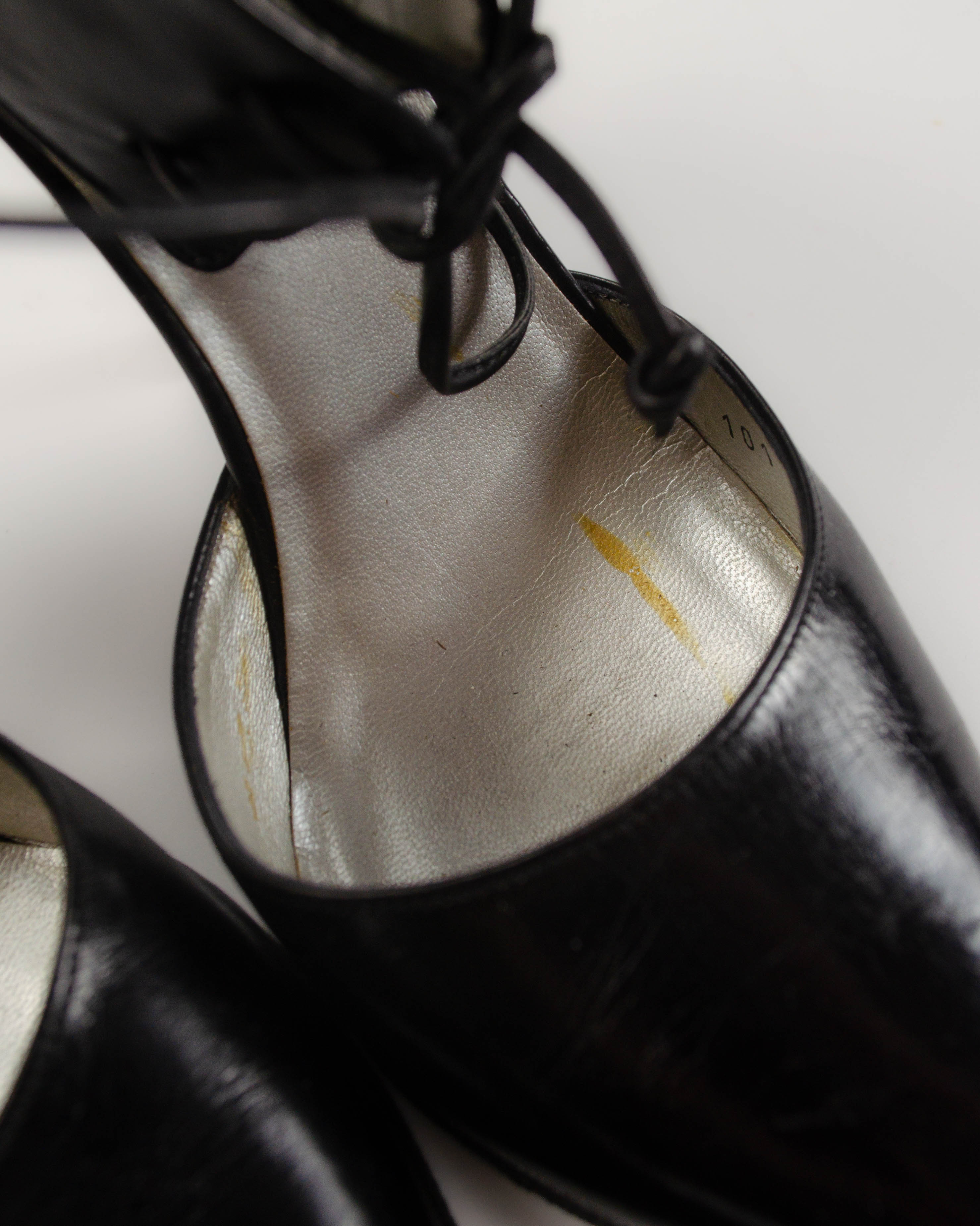 SS2001 TOM FORD LACE-UP LEATHER HEELS