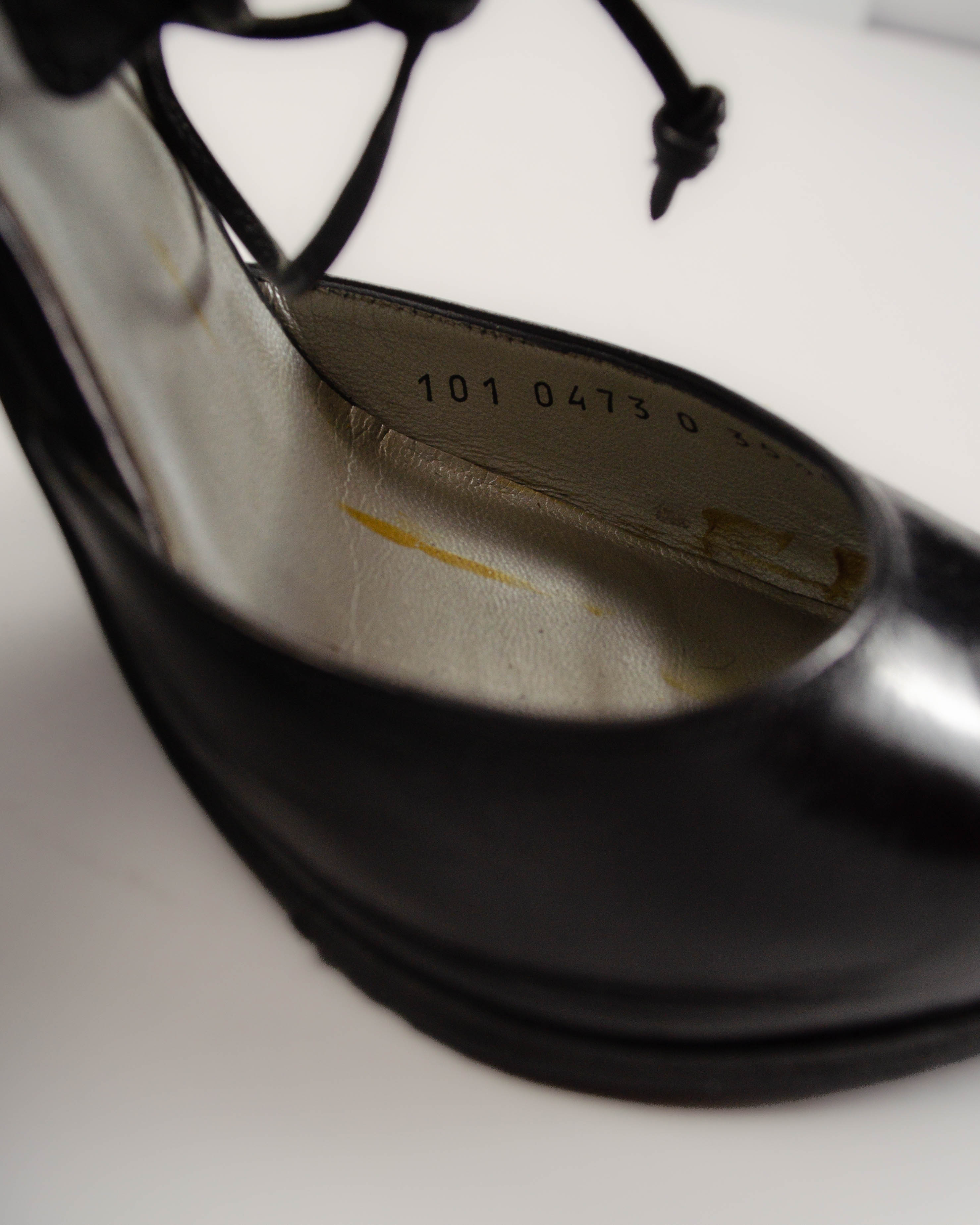 SS2001 TOM FORD LACE-UP LEATHER HEELS