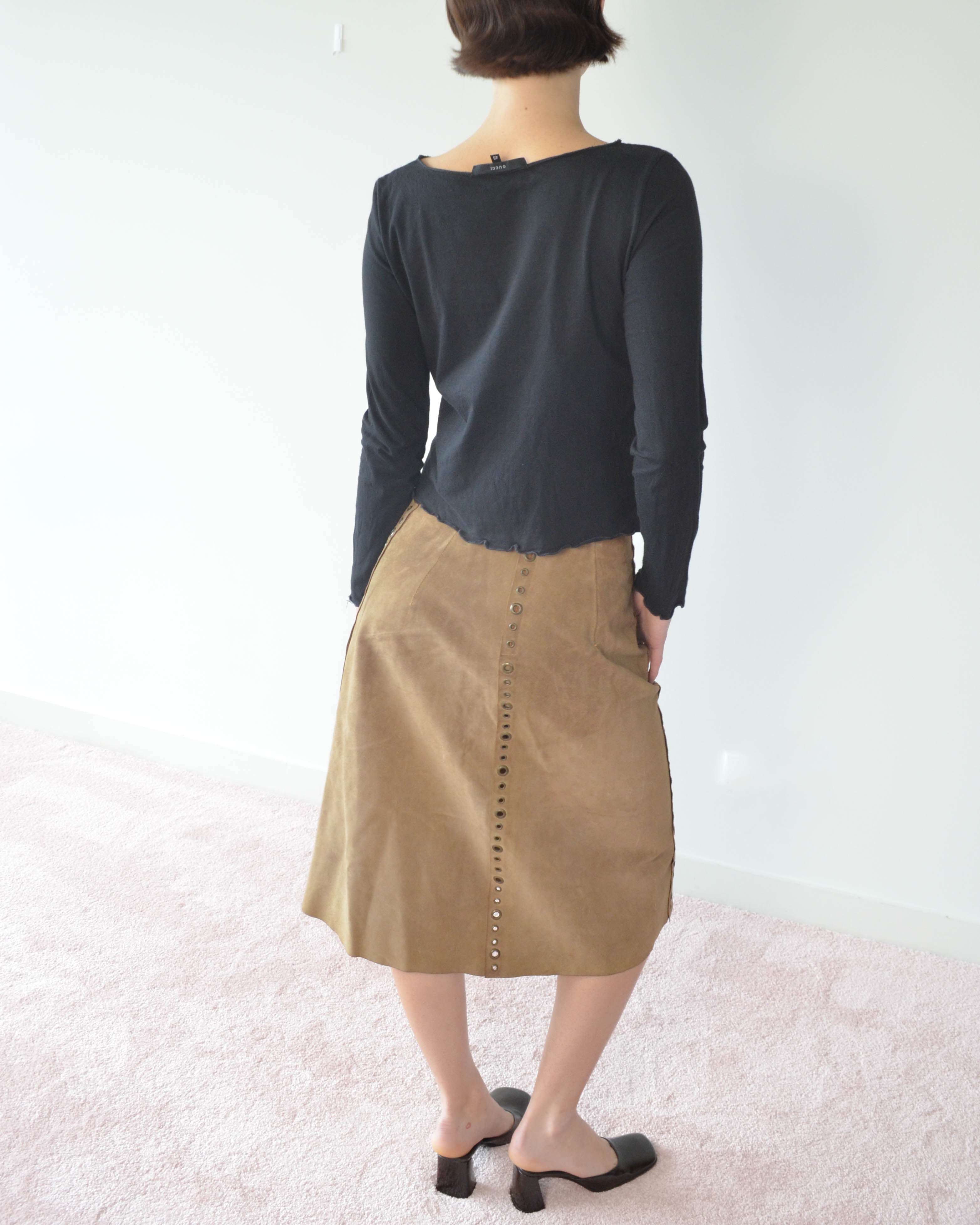 FW99 BLACK V-NECK TOP