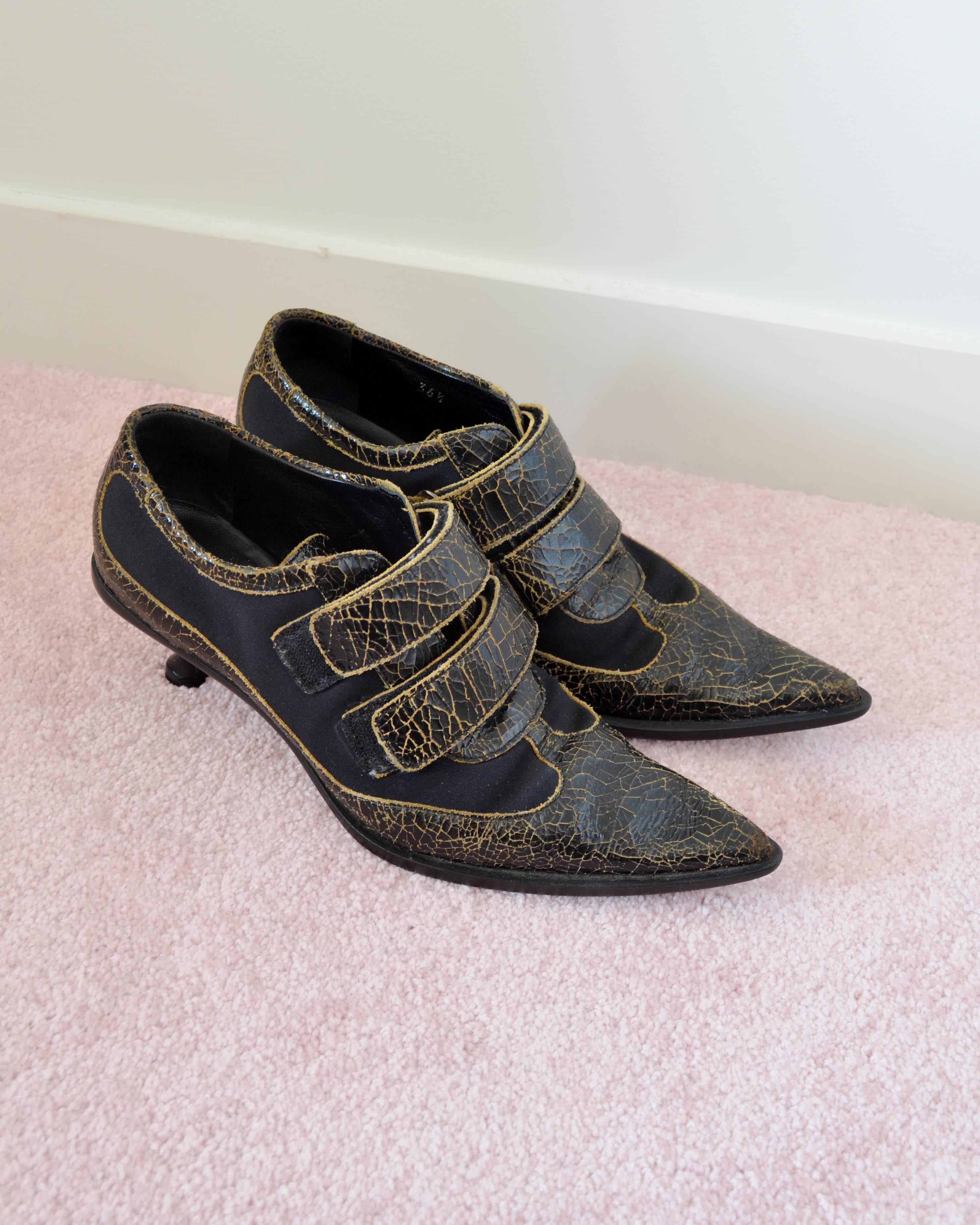FW01 CRACKED LEATHER STRAP HEELS