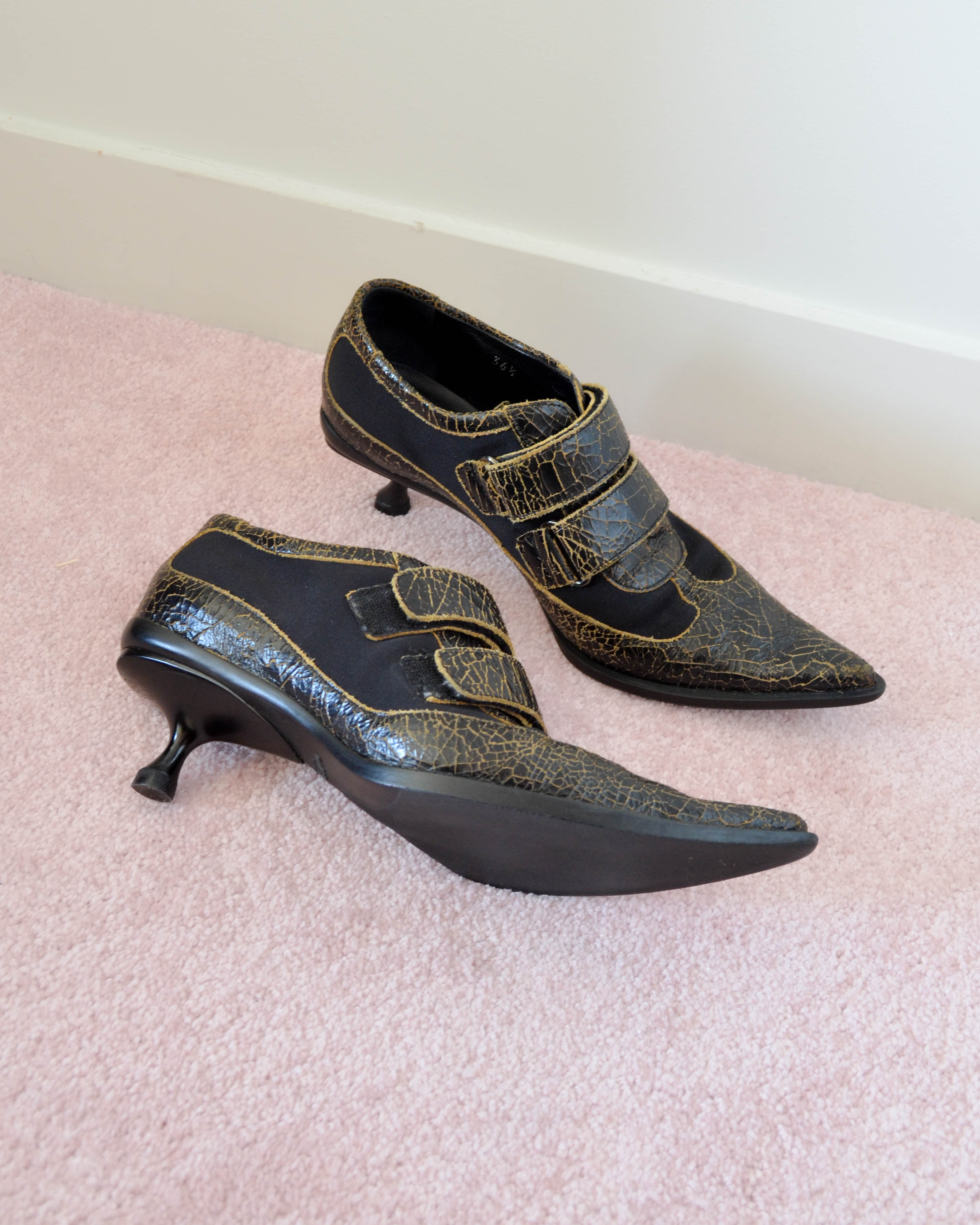 FW01 CRACKED LEATHER STRAP HEELS