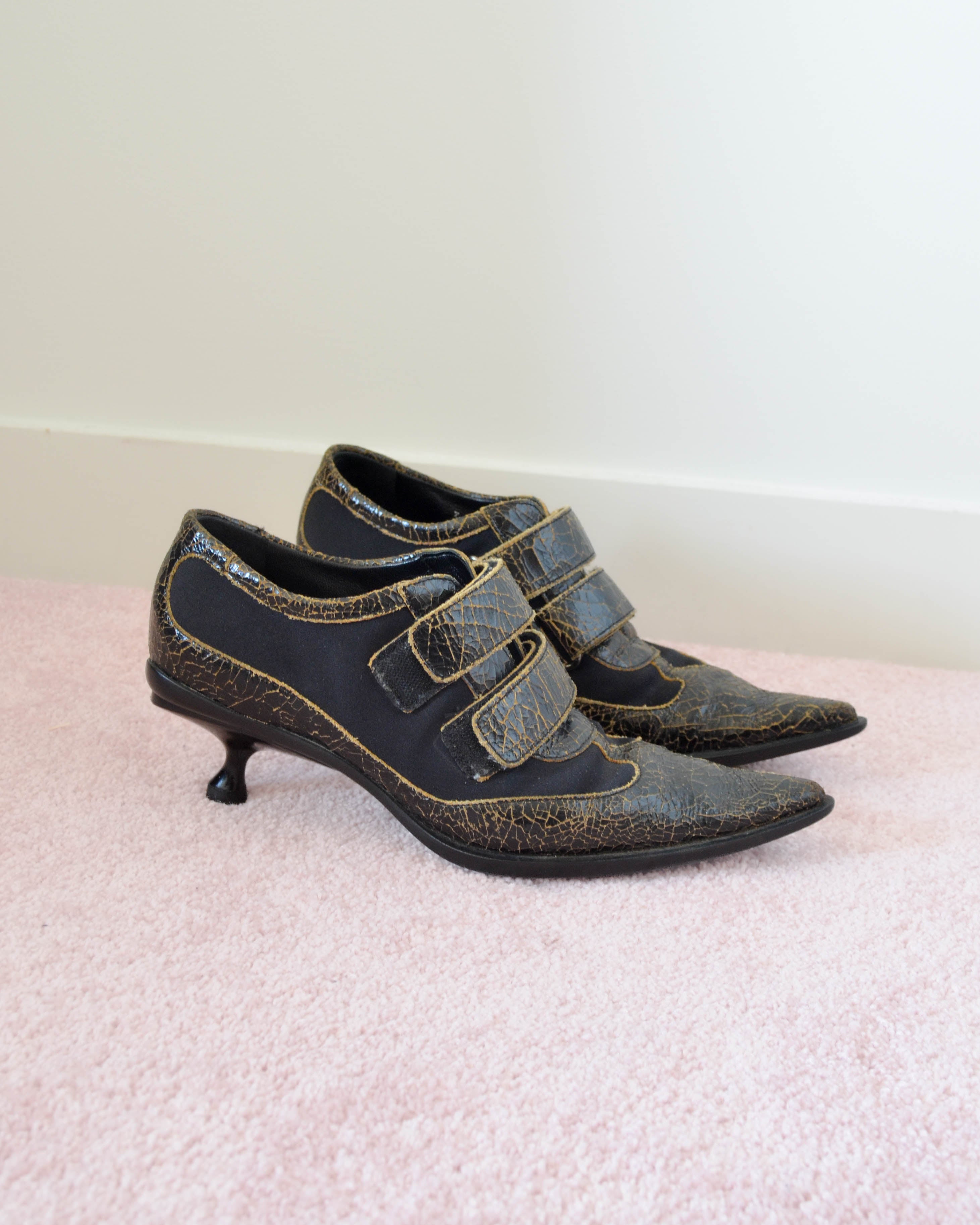 FW01 CRACKED LEATHER STRAP HEELS