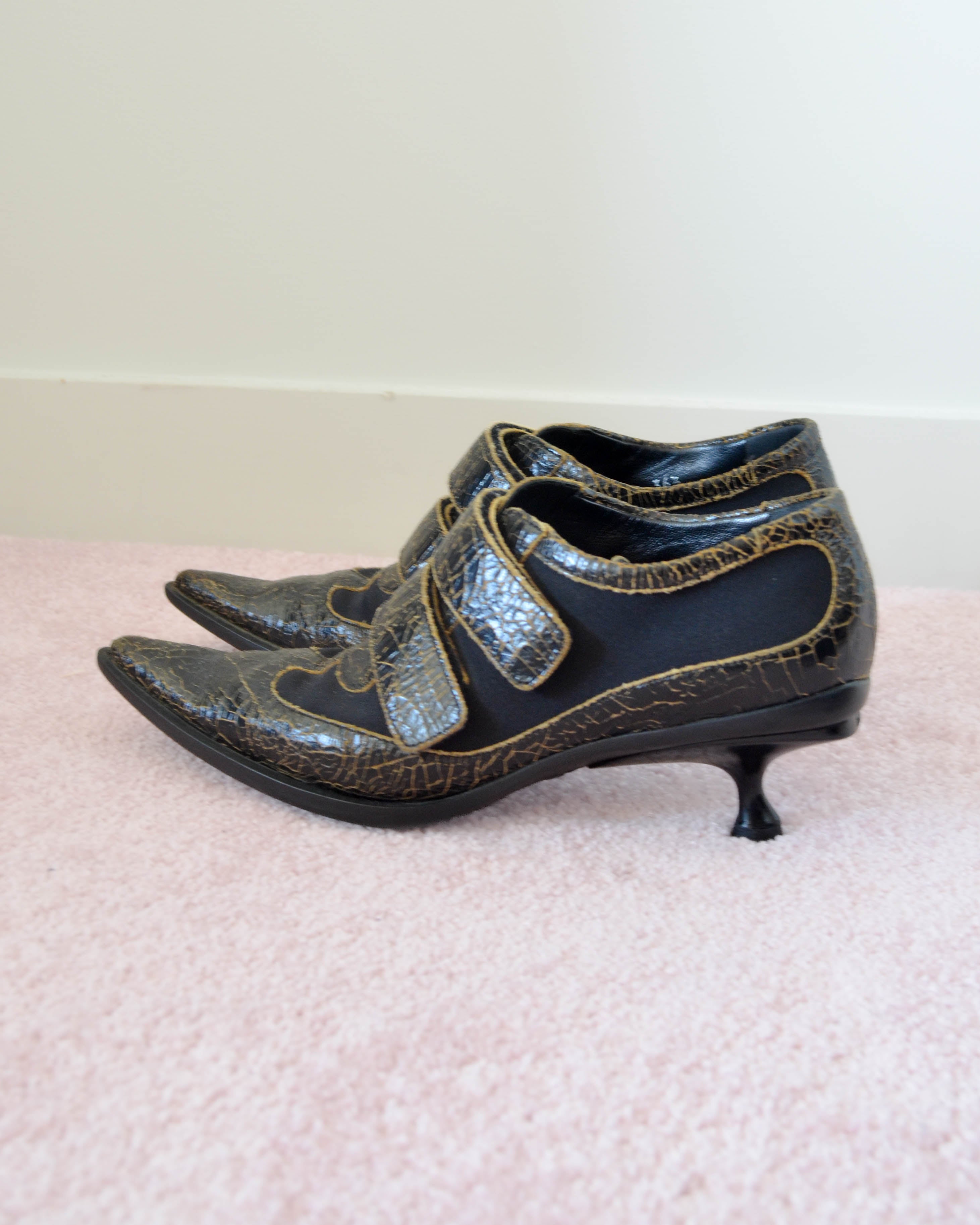 FW01 CRACKED LEATHER STRAP HEELS