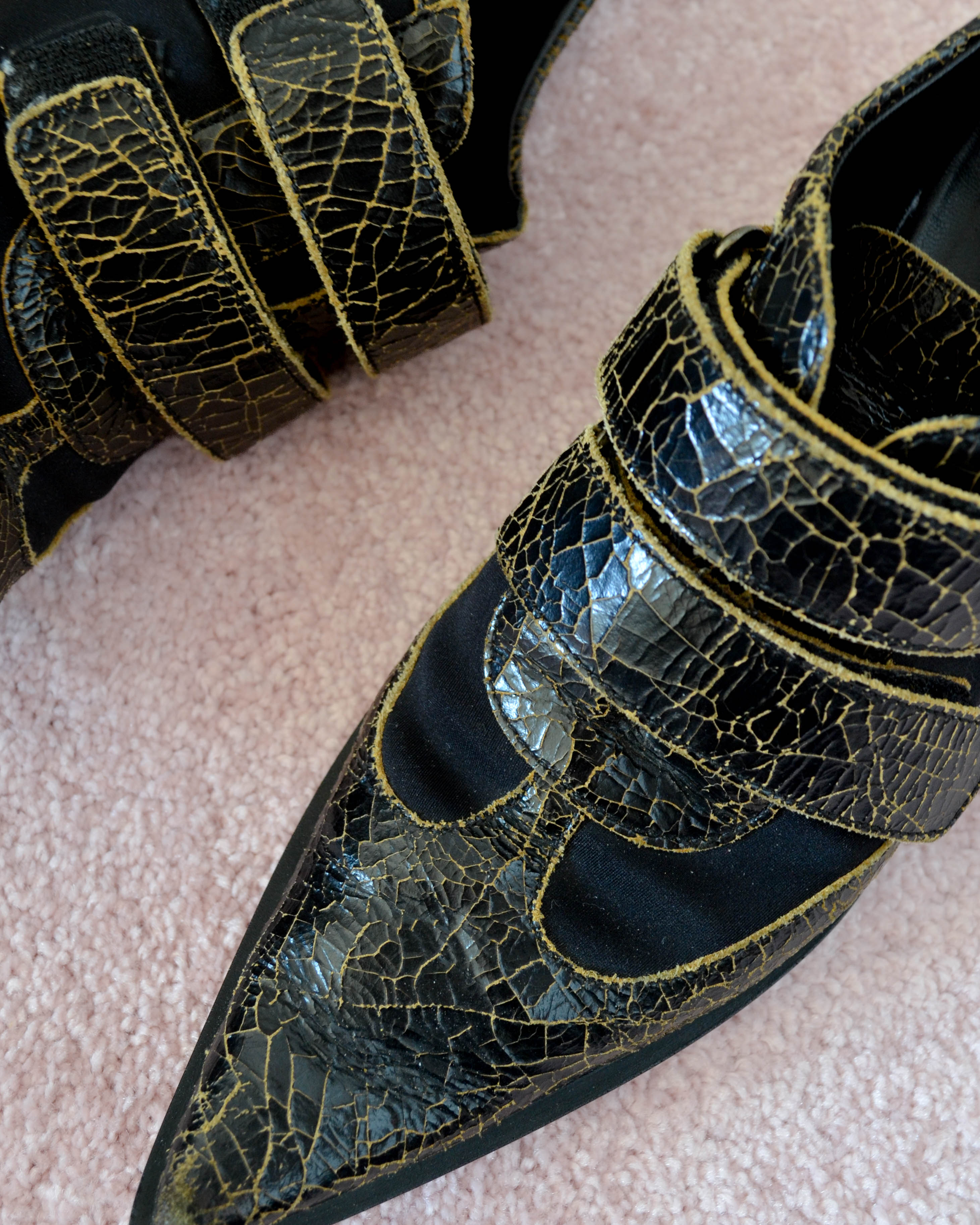 FW01 CRACKED LEATHER STRAP HEELS