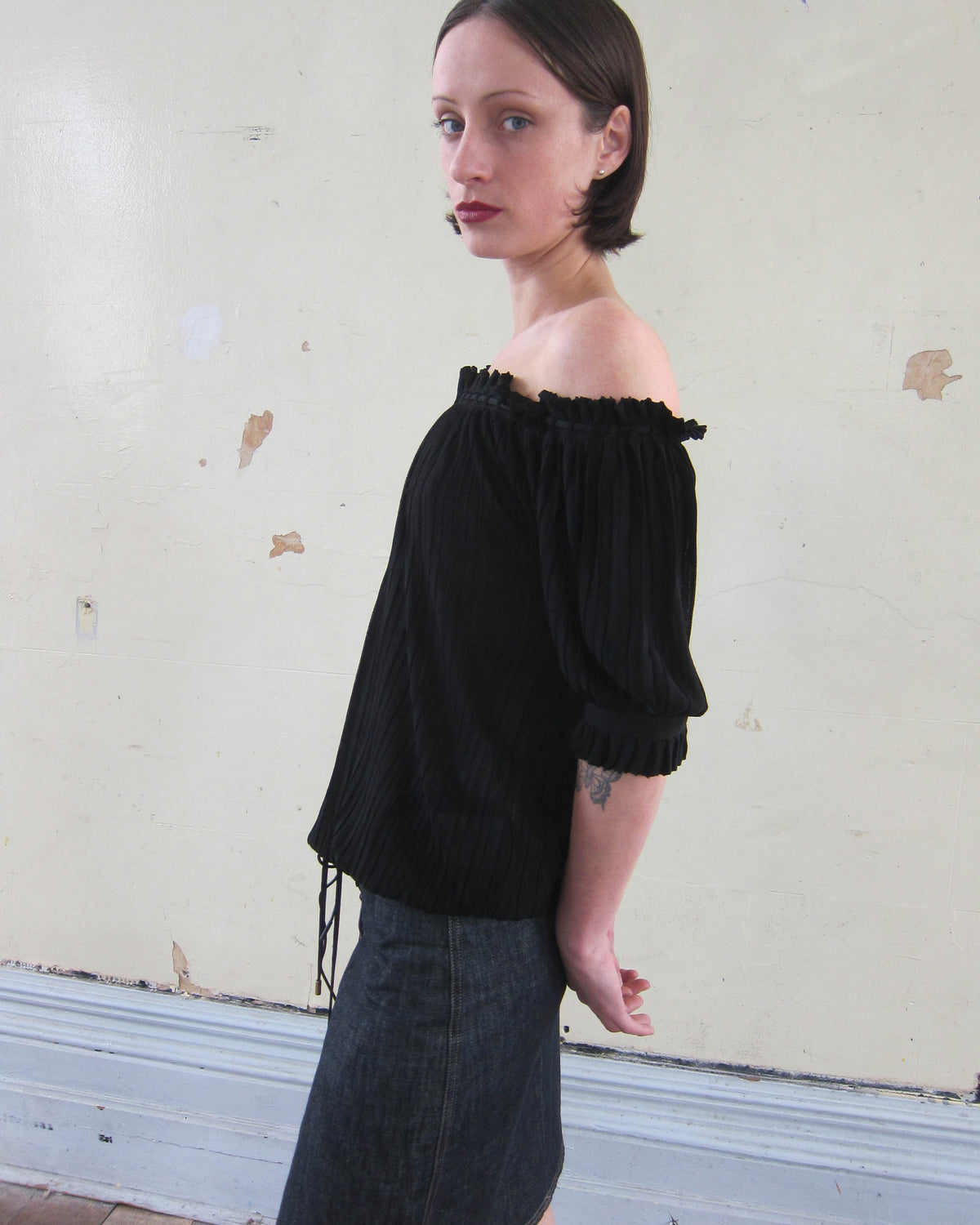 FRIDA GIANNINI ERA GUCCI PLEATED OFF-SHOULDER TOP