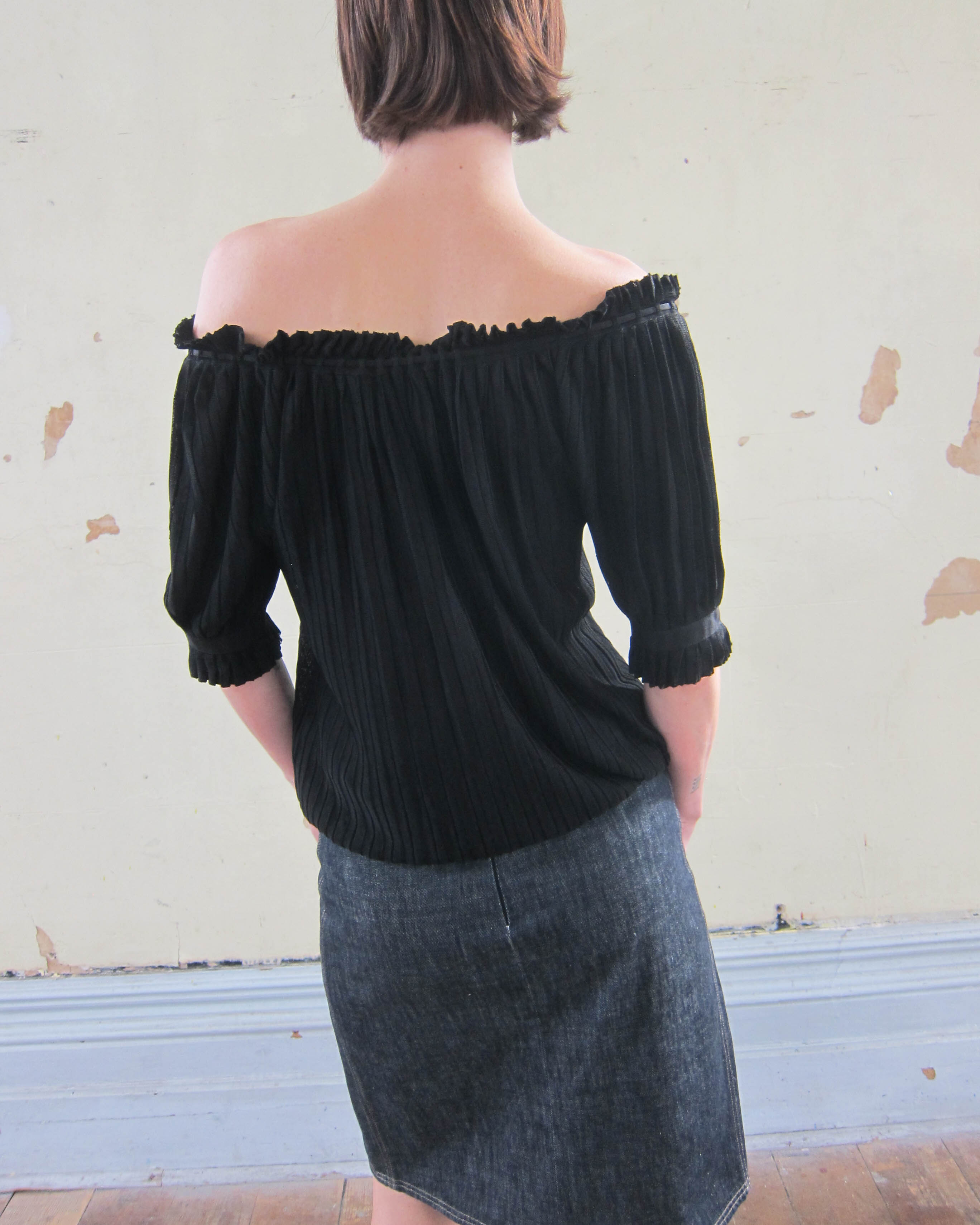 FRIDA GIANNINI ERA GUCCI PLEATED OFF-SHOULDER TOP