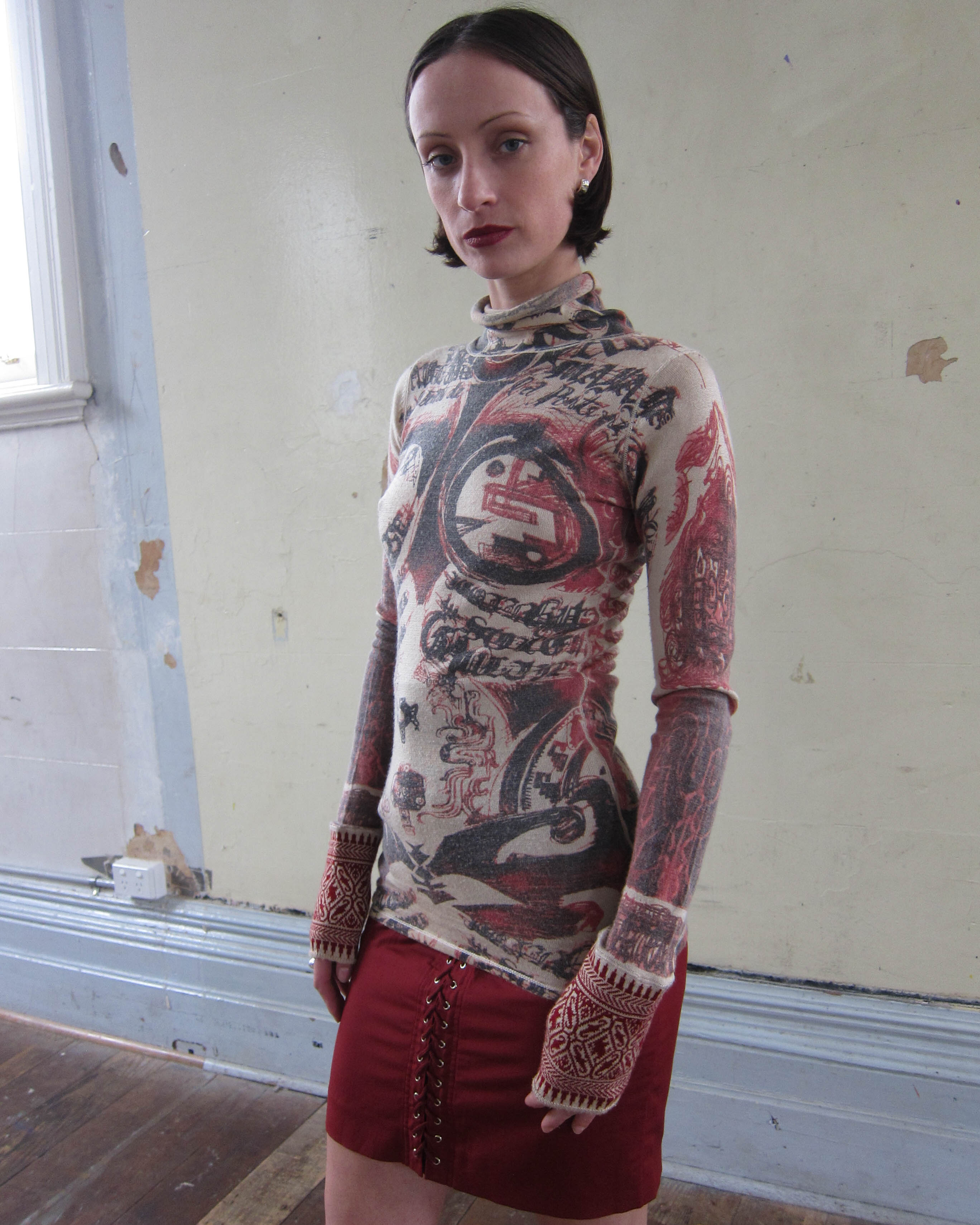 90S TATTOO TRIBAL TURTLENECK