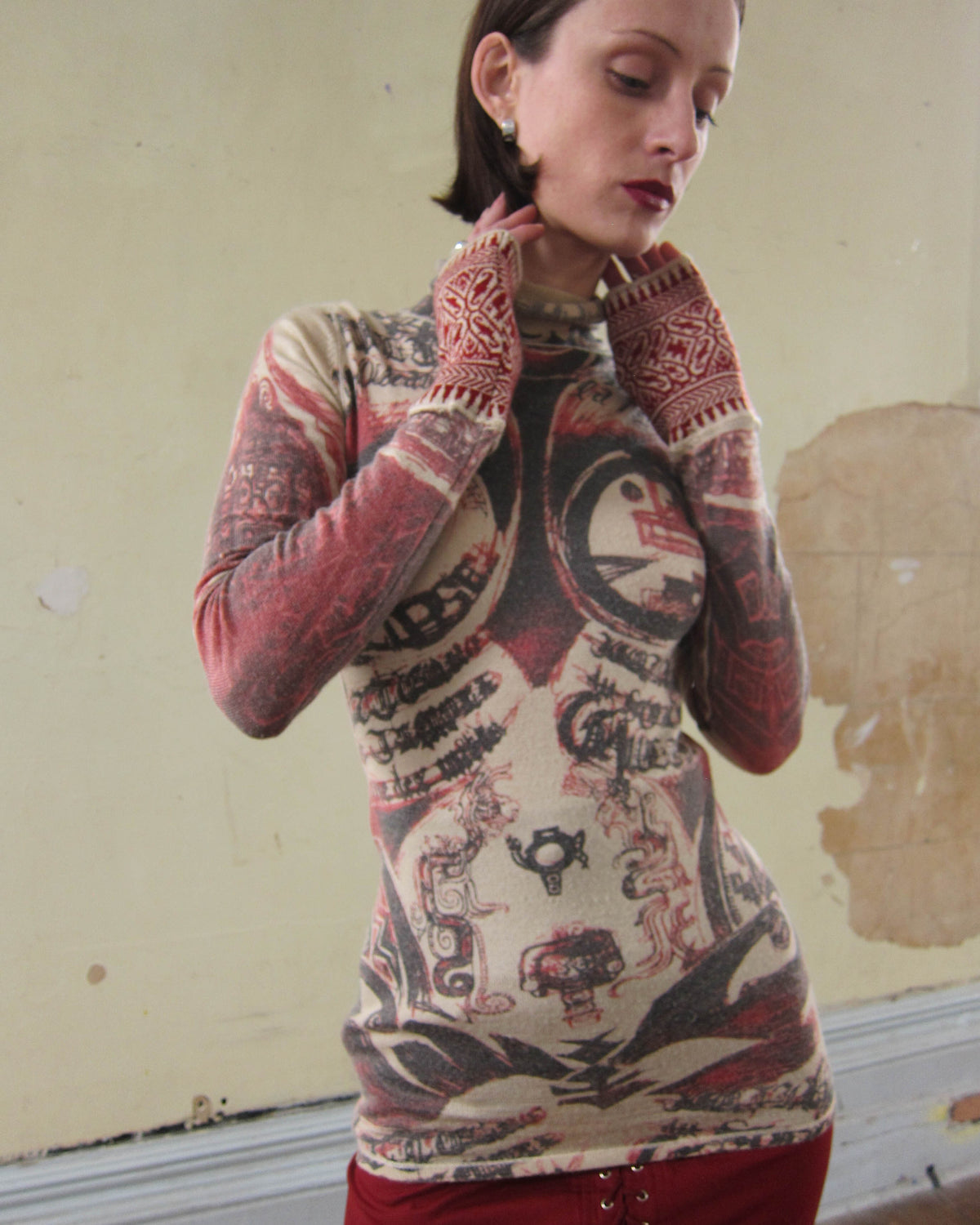90S TATTOO TRIBAL TURTLENECK