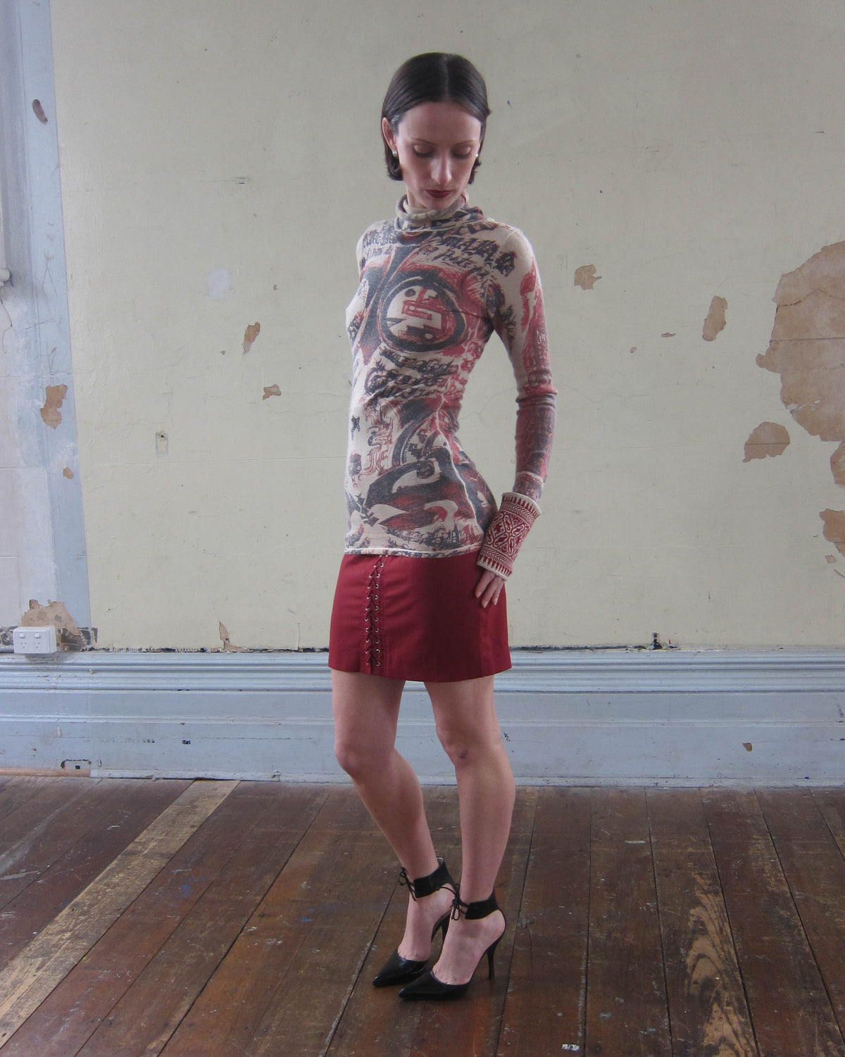 90S TATTOO TRIBAL TURTLENECK