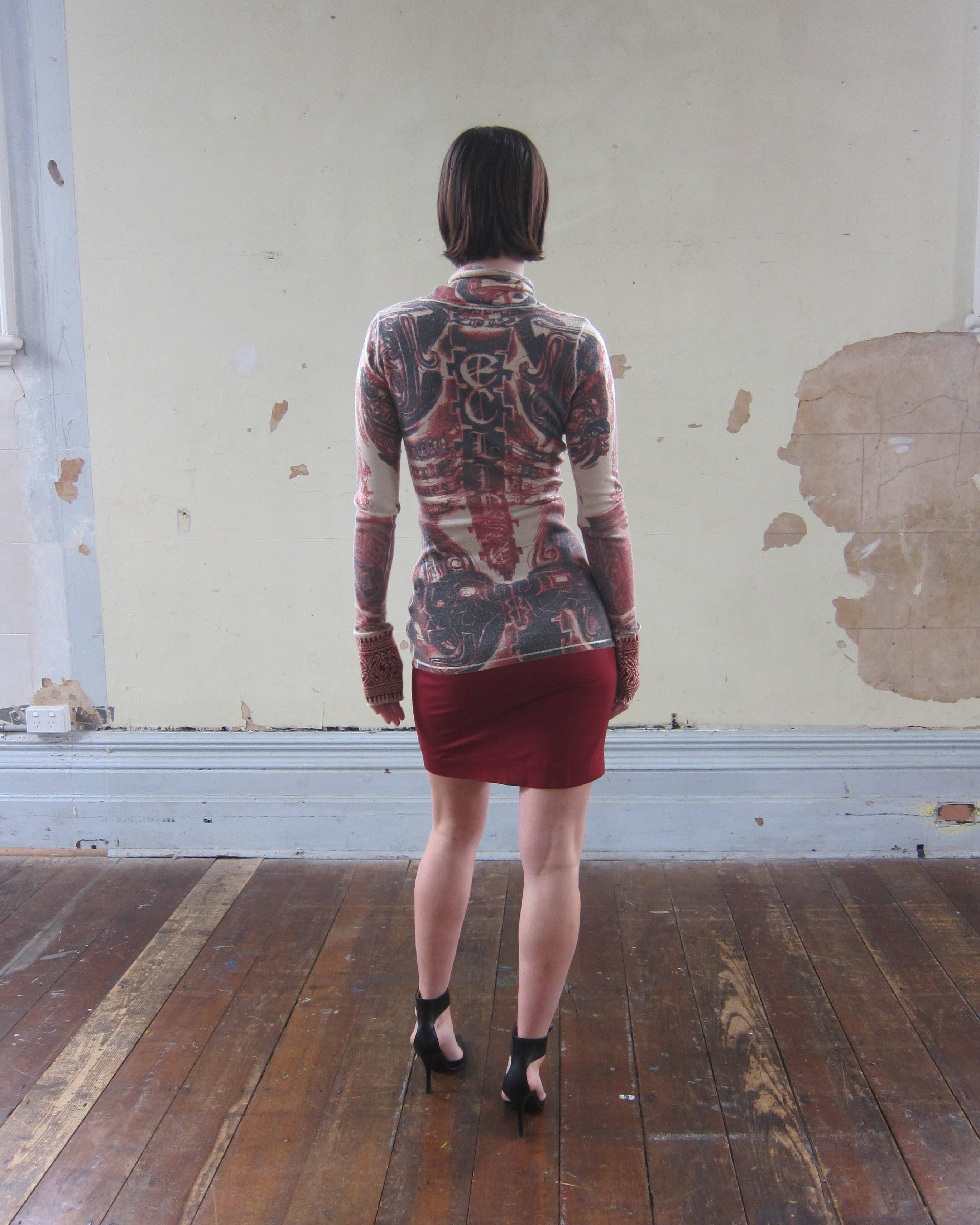 90S TATTOO TRIBAL TURTLENECK
