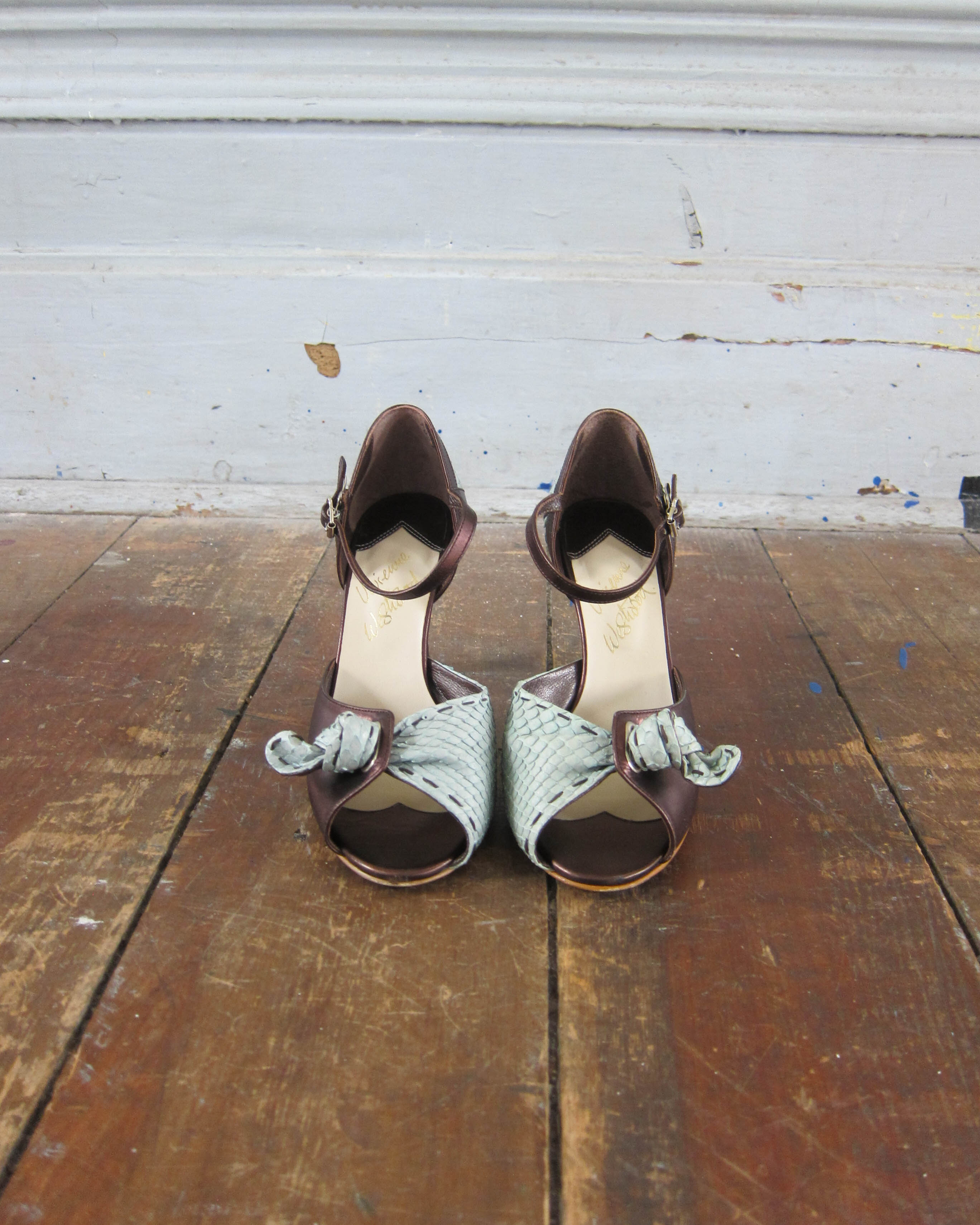 00S BOW ANKLE-STRAP HEELS