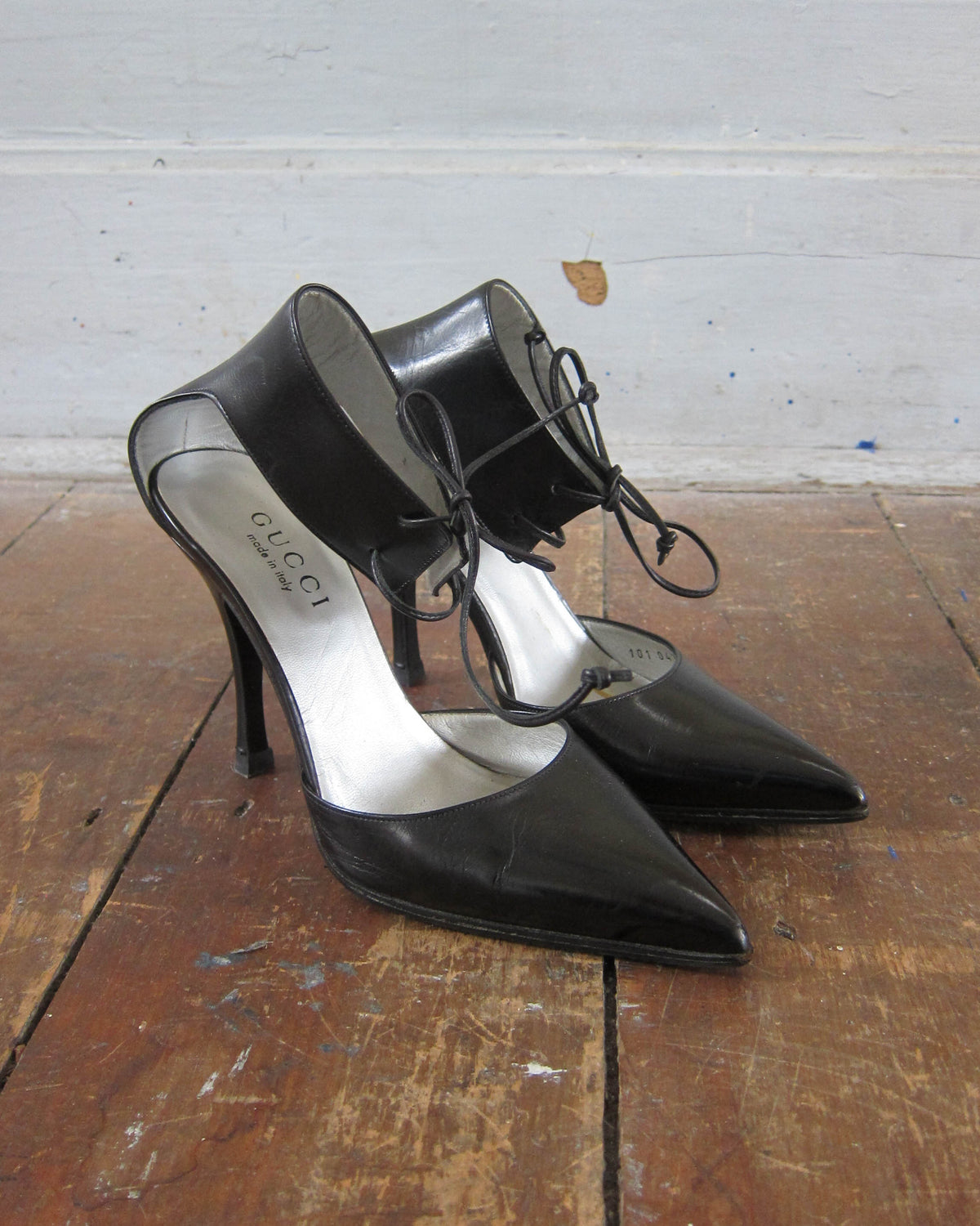 SS2001 TOM FORD LACE-UP LEATHER HEELS