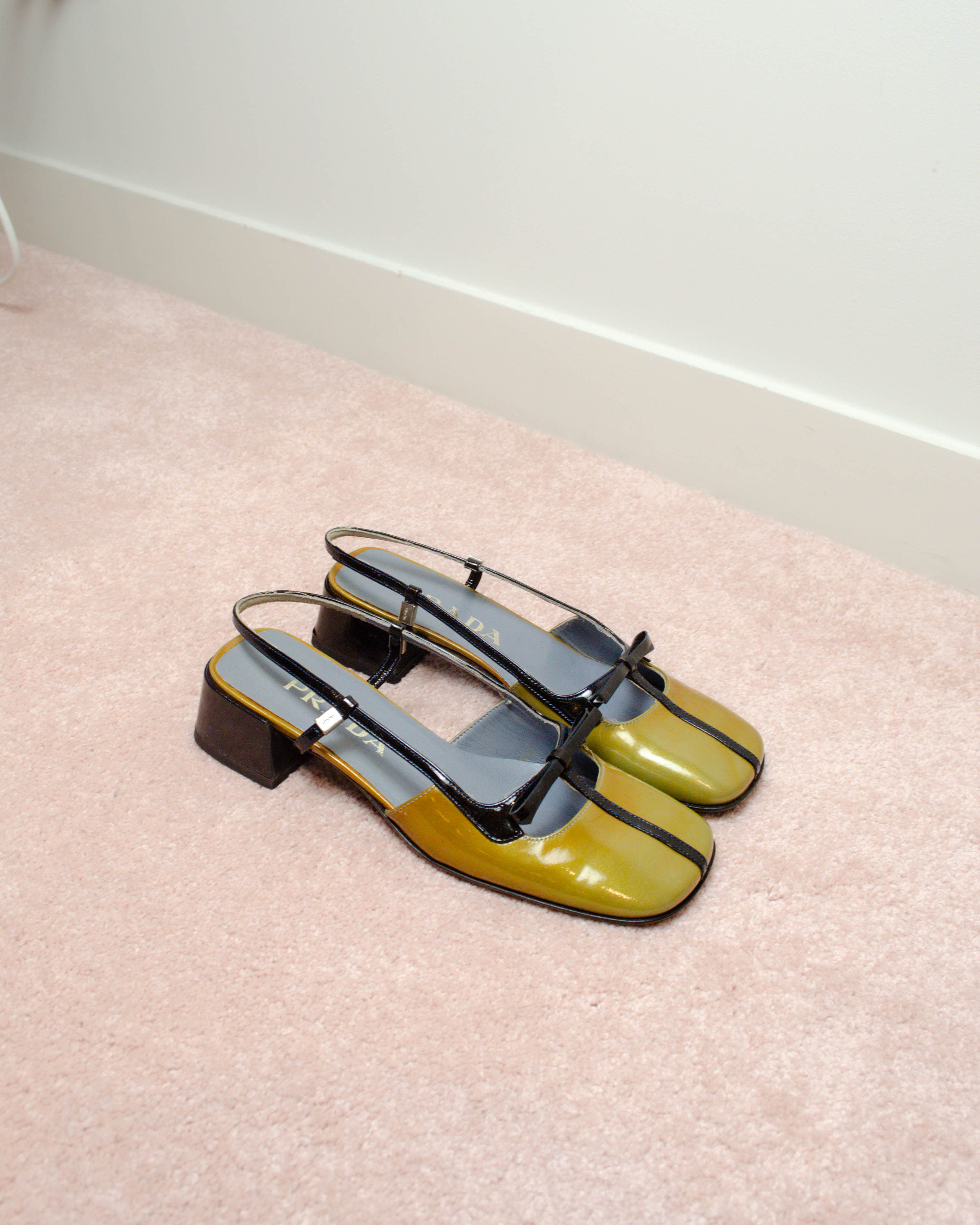 PRADA 2000s PATENT LEATHER MULES
