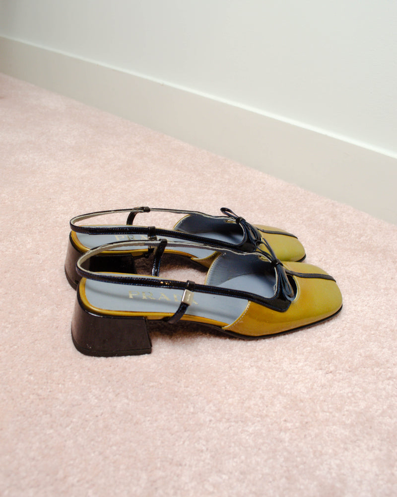 PRADA 2000s PATENT LEATHER MULES