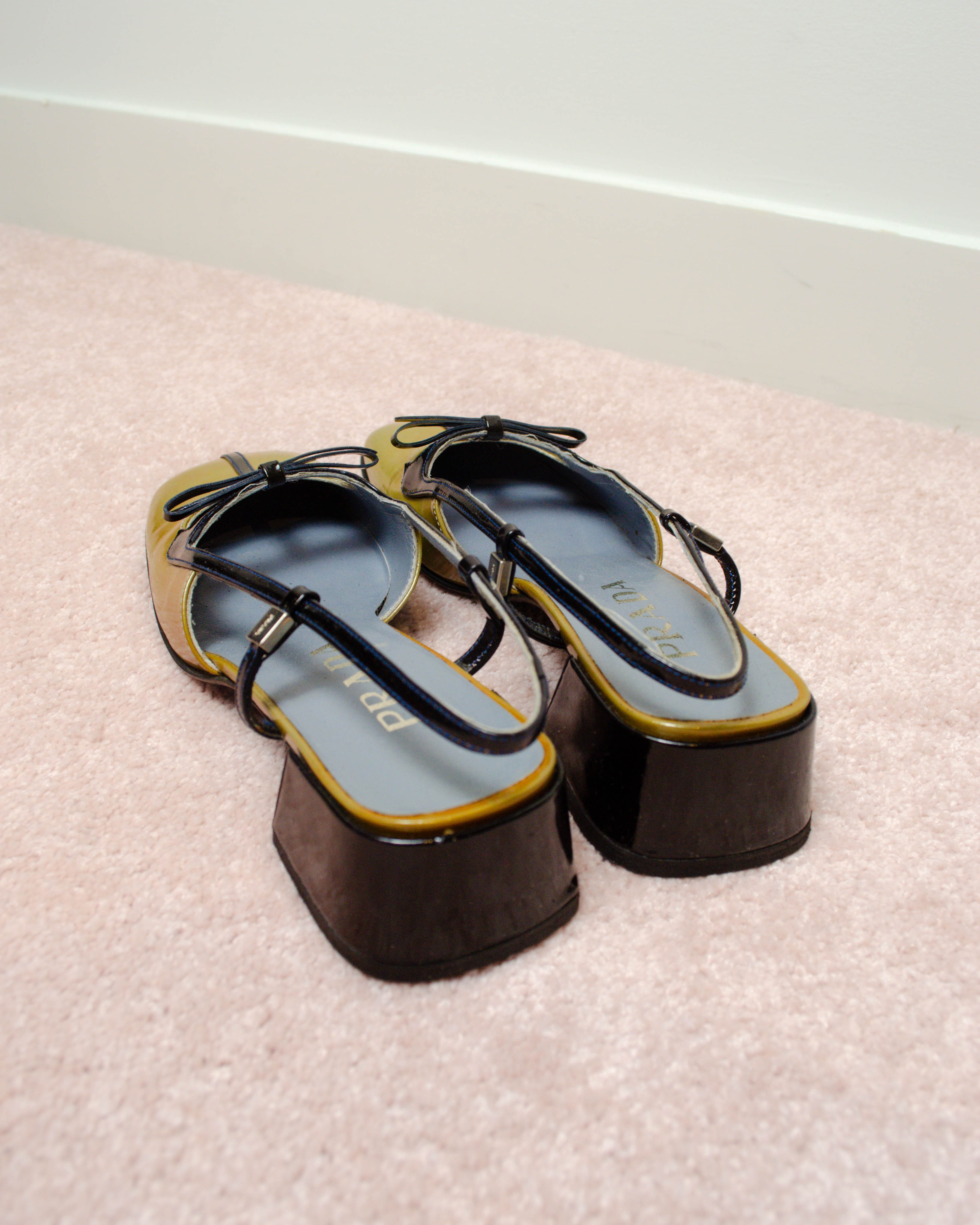 PRADA 2000s PATENT LEATHER MULES