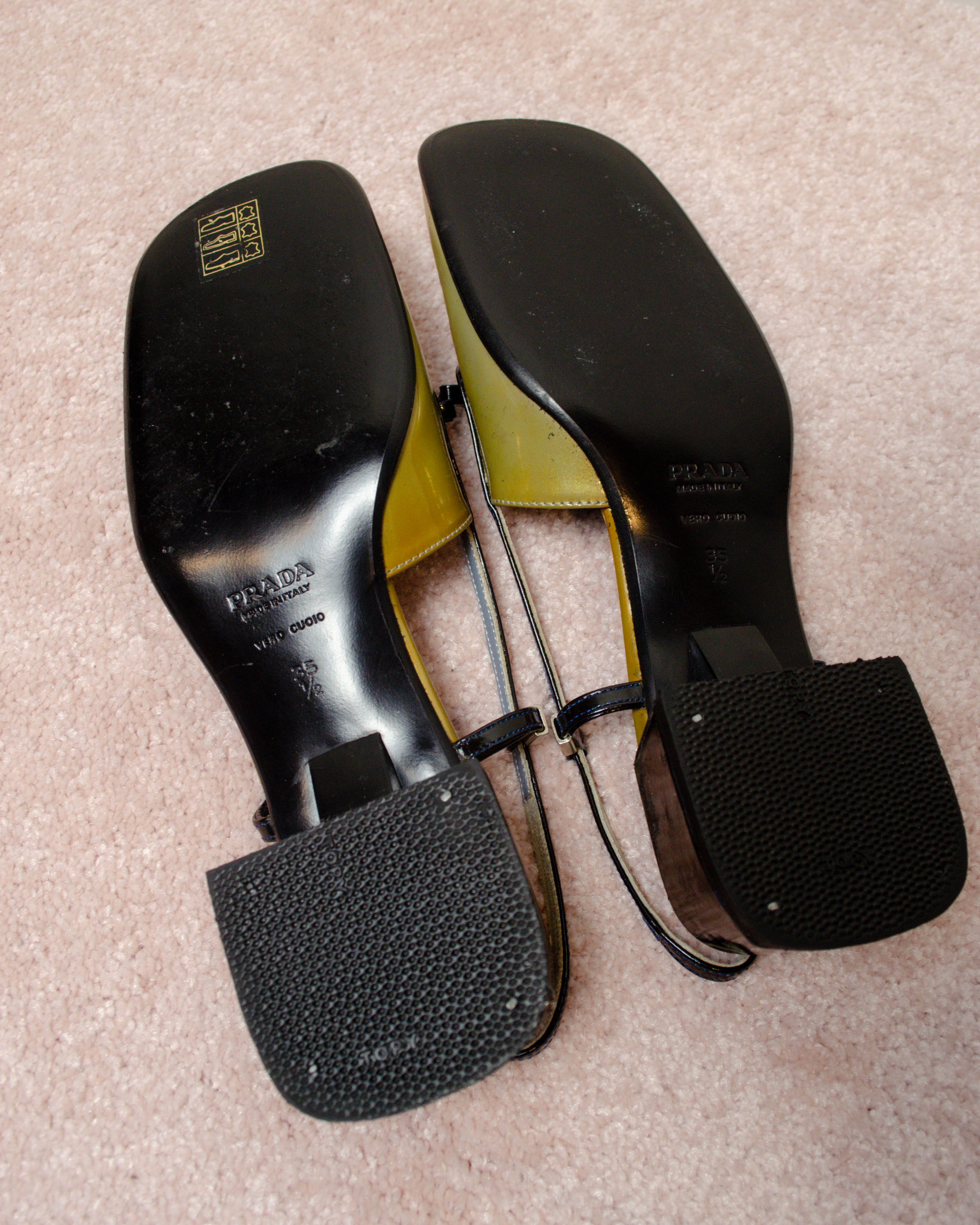 PRADA 2000s PATENT LEATHER MULES