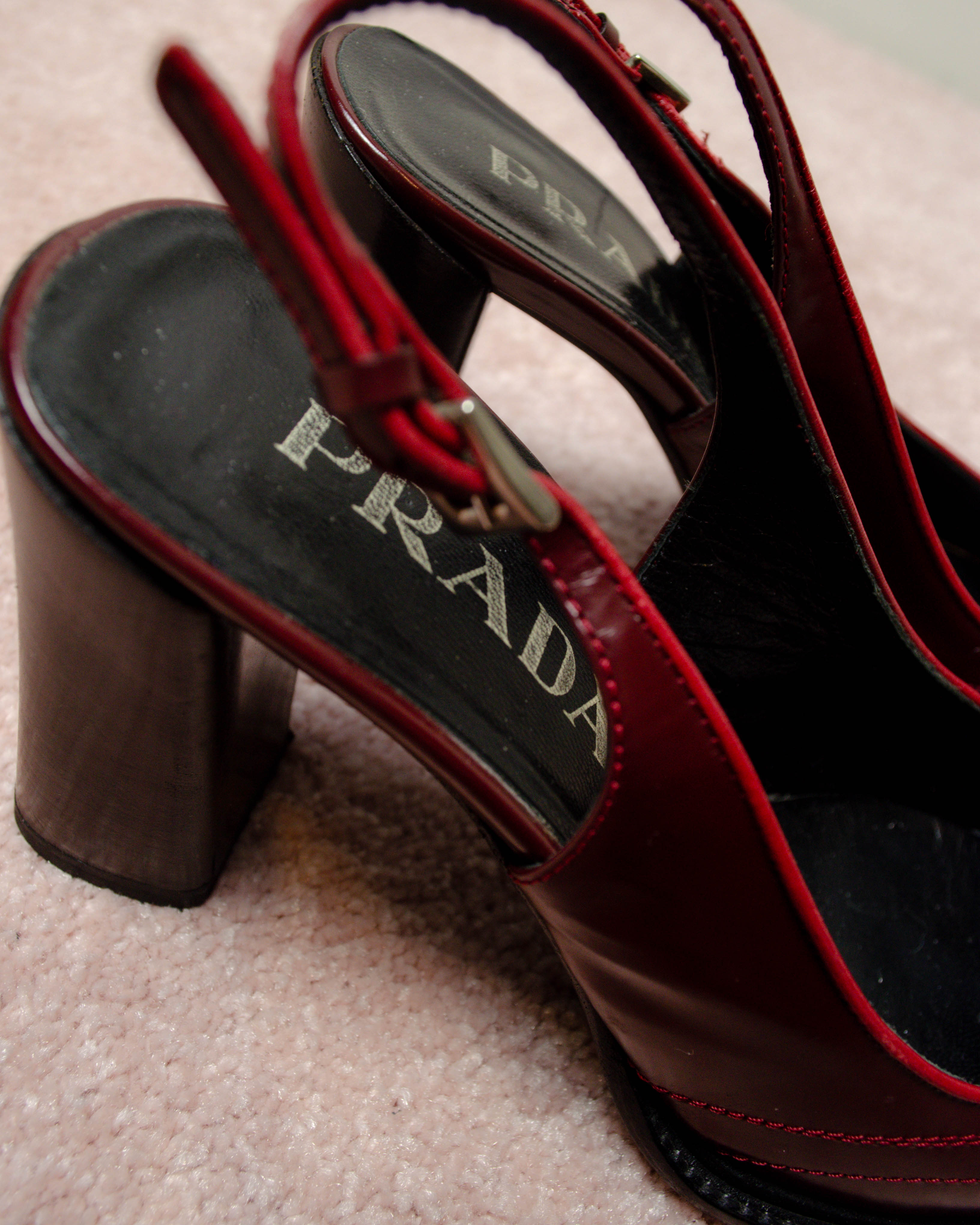 00s LEATHER SLINGBACK HEELS