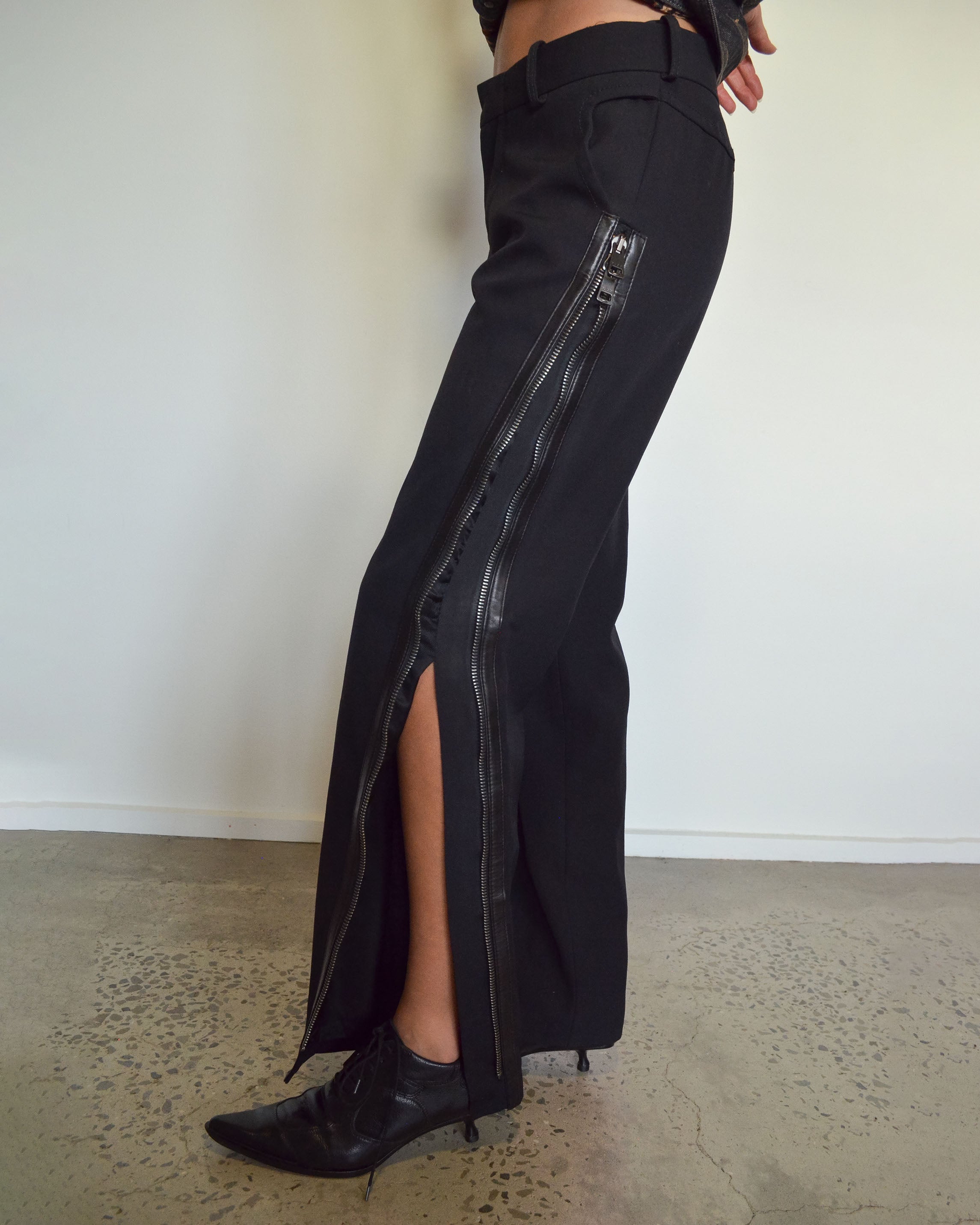 GUCCI FALL 2001 BLACK WOOL ZIP DETAIL TROUSERS