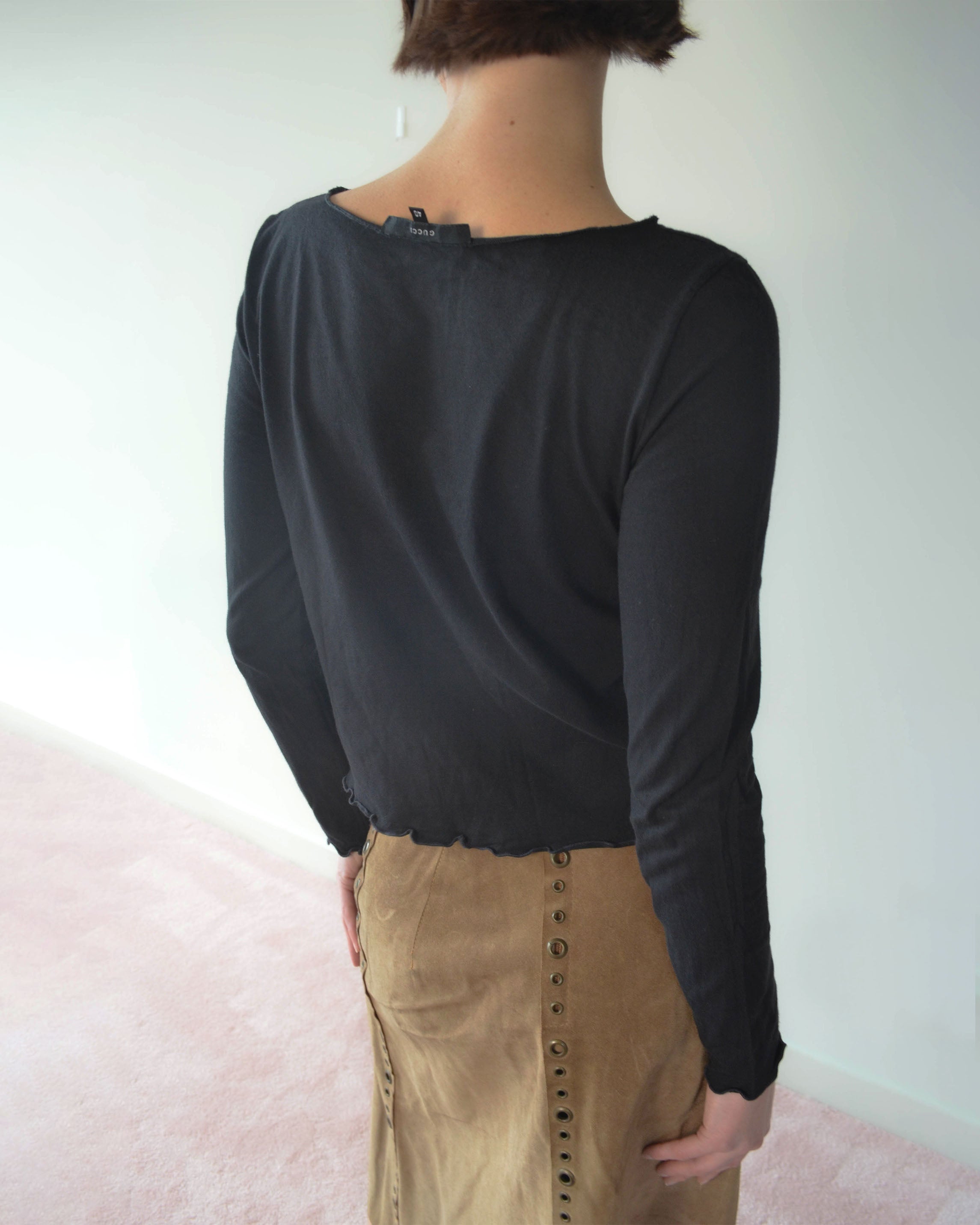 FW99 BLACK V-NECK TOP
