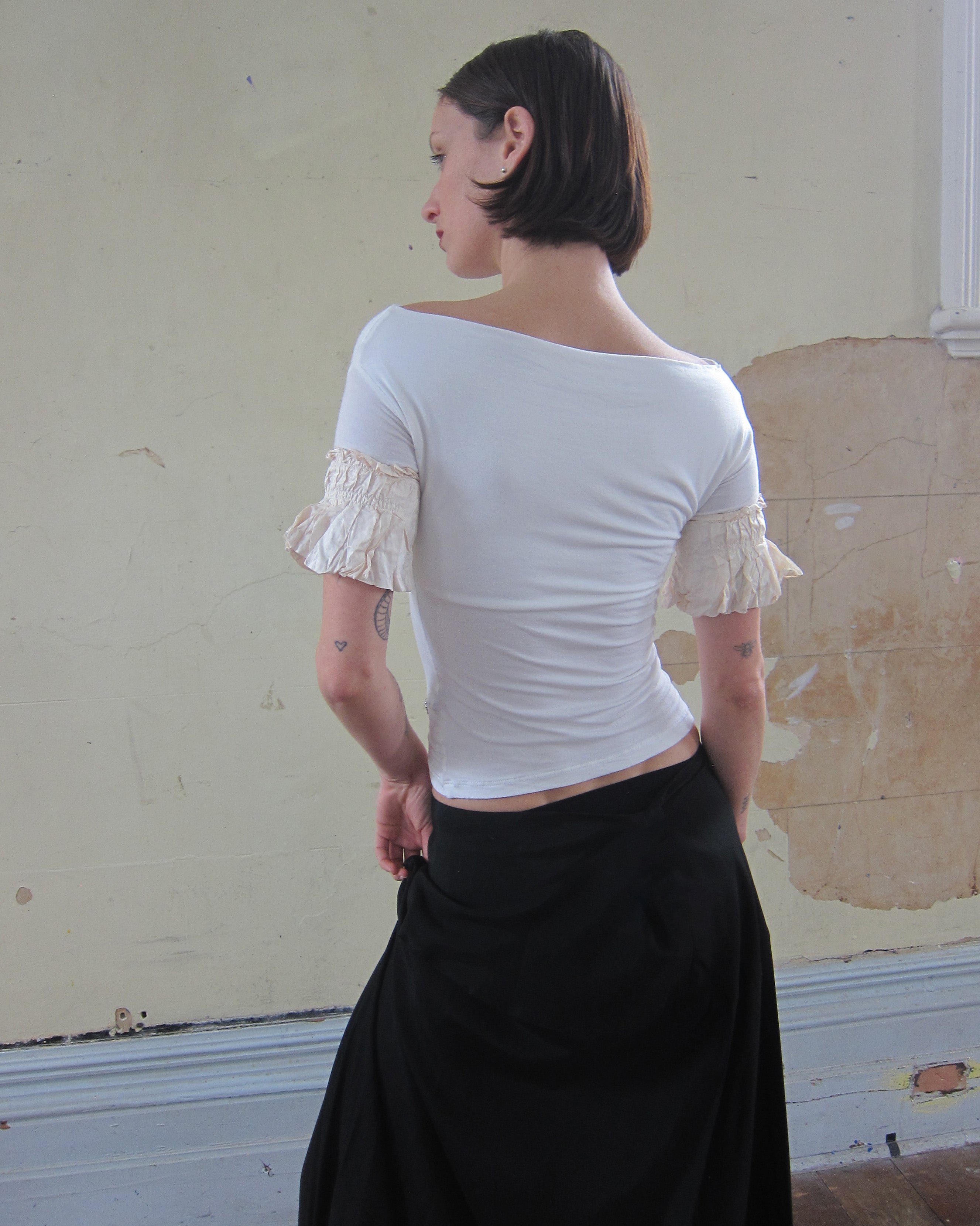 00s SILK RUFFLE-SLEEVE TOP