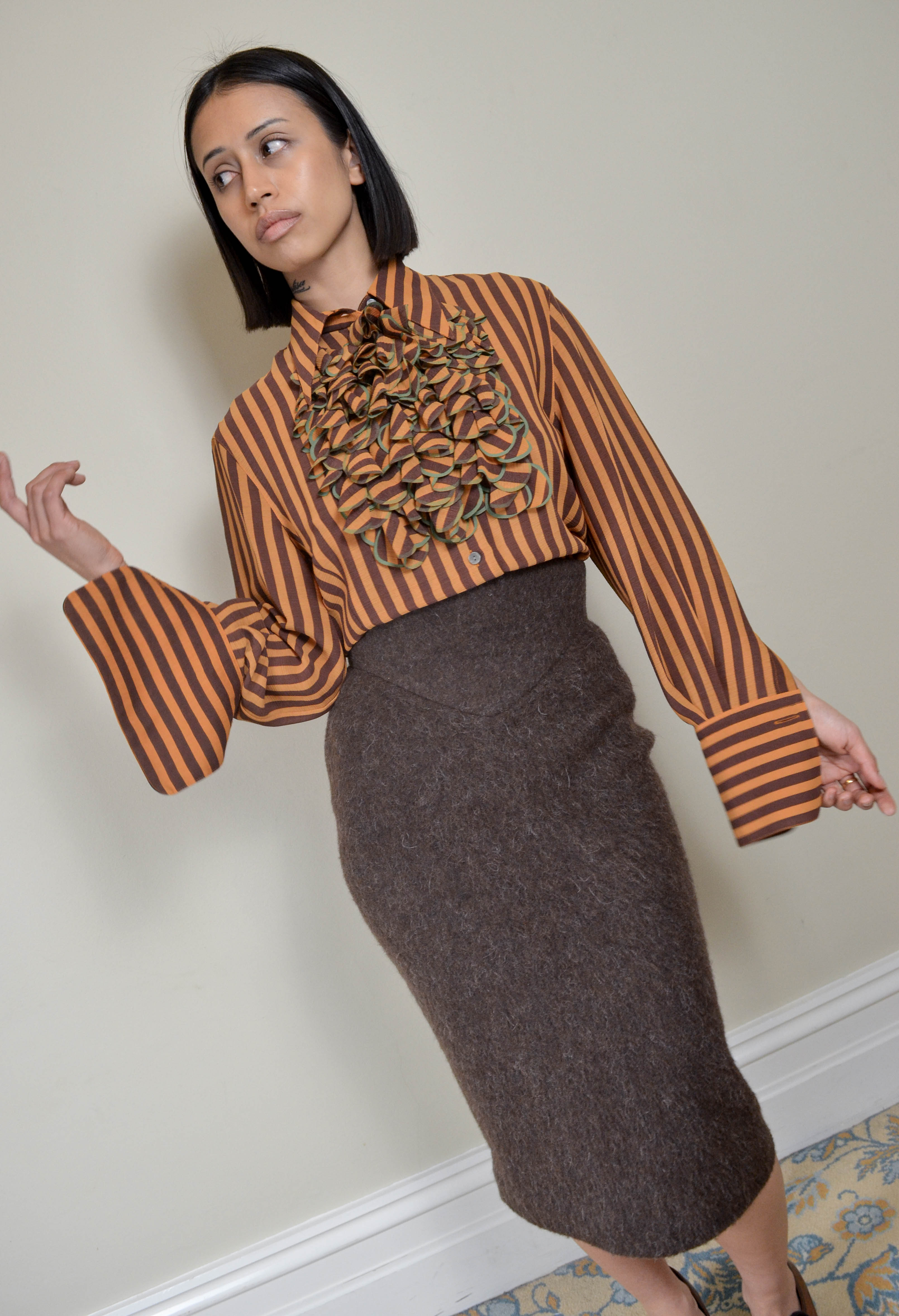 00s RUFFLE STRIPED BLOUSE