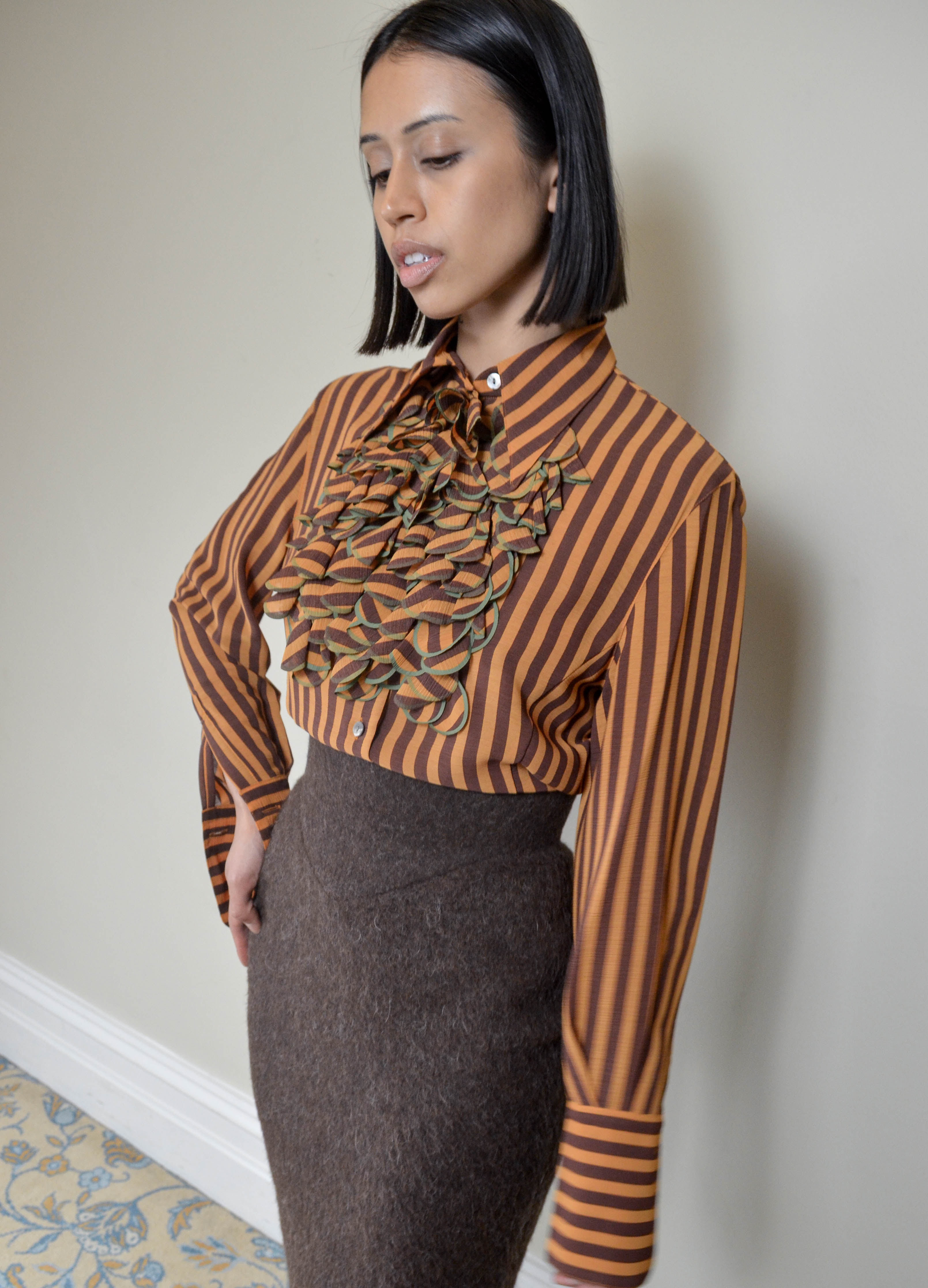 00s RUFFLE STRIPED BLOUSE