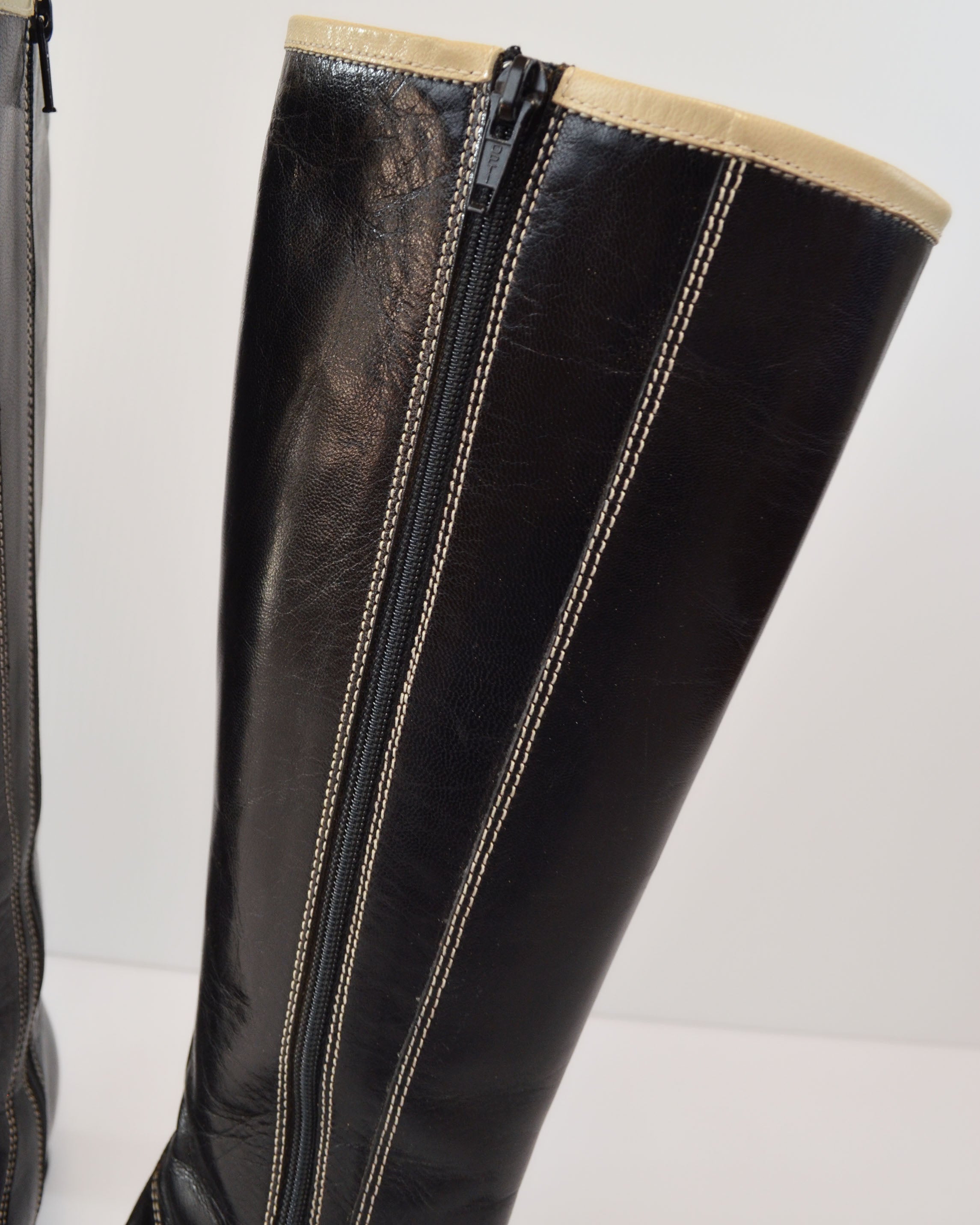 2000s LEATHER STITCH DETAIL BOOTS