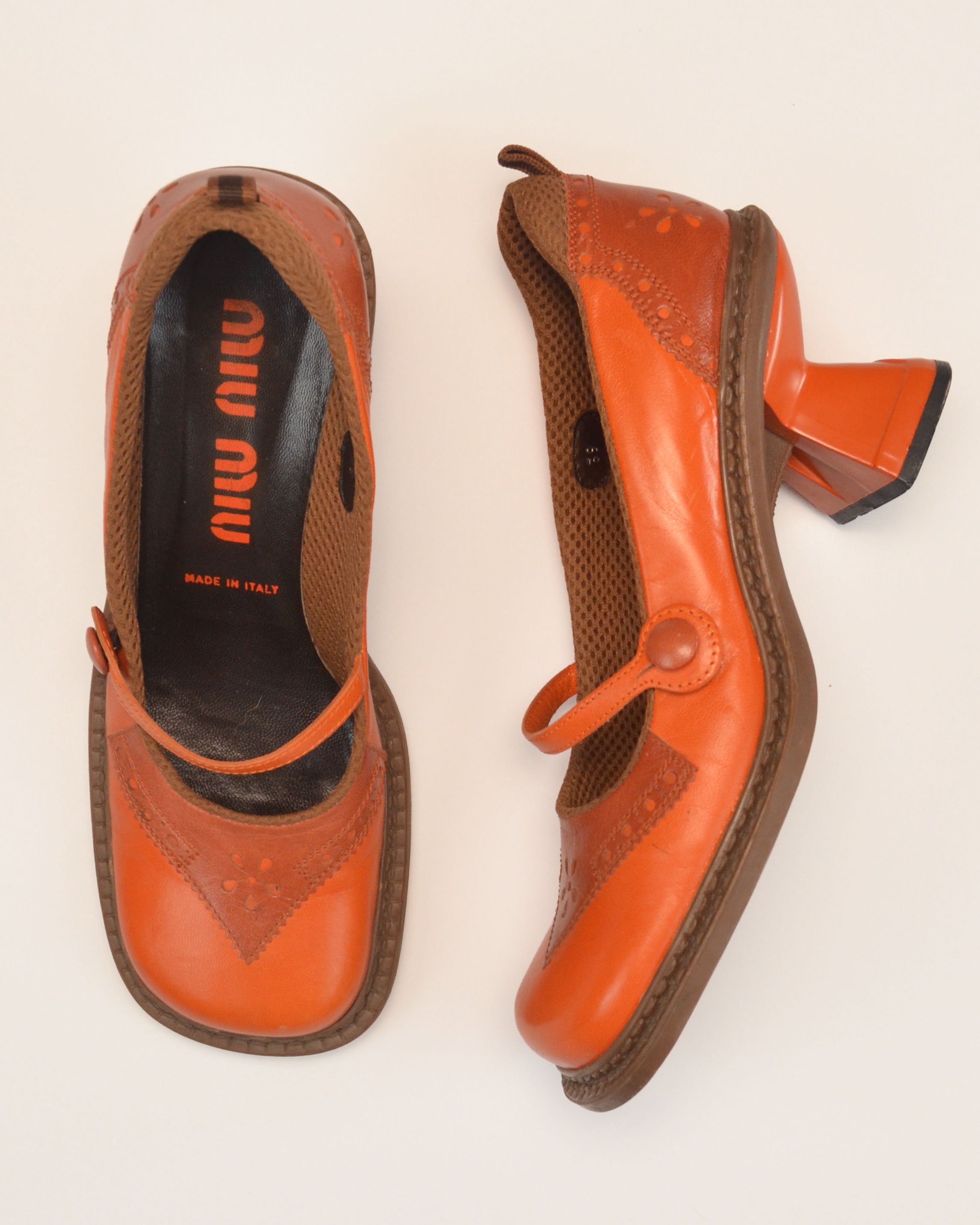 FALL WINTER 1999 ORANGE LEATHER MARY JANE HEELS