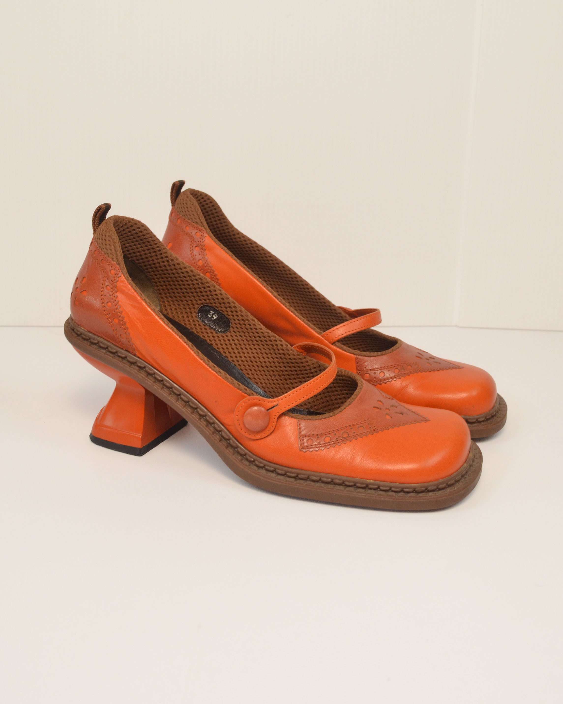 FALL WINTER 1999 ORANGE LEATHER MARY JANE HEELS
