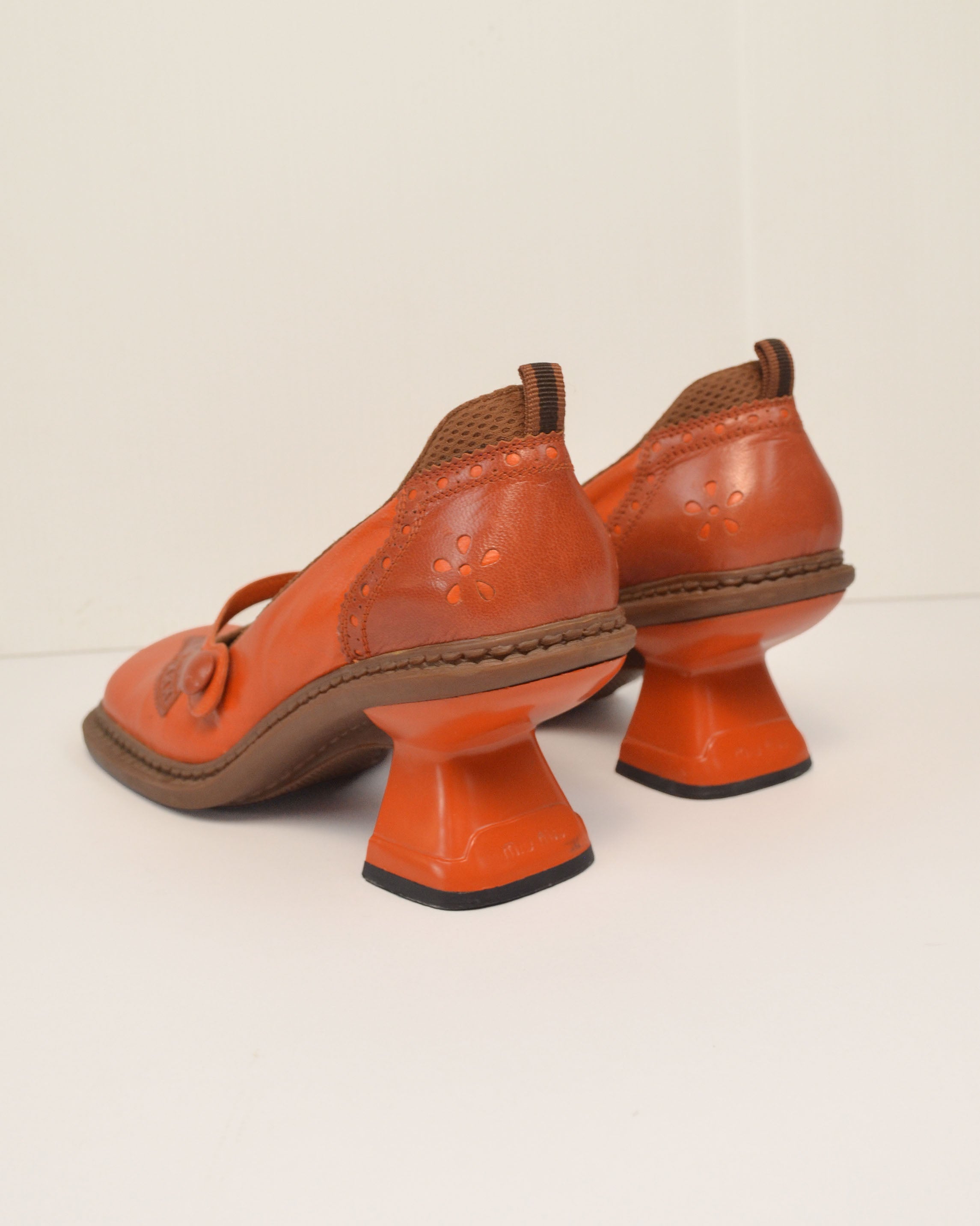 FALL WINTER 1999 ORANGE LEATHER MARY JANE HEELS