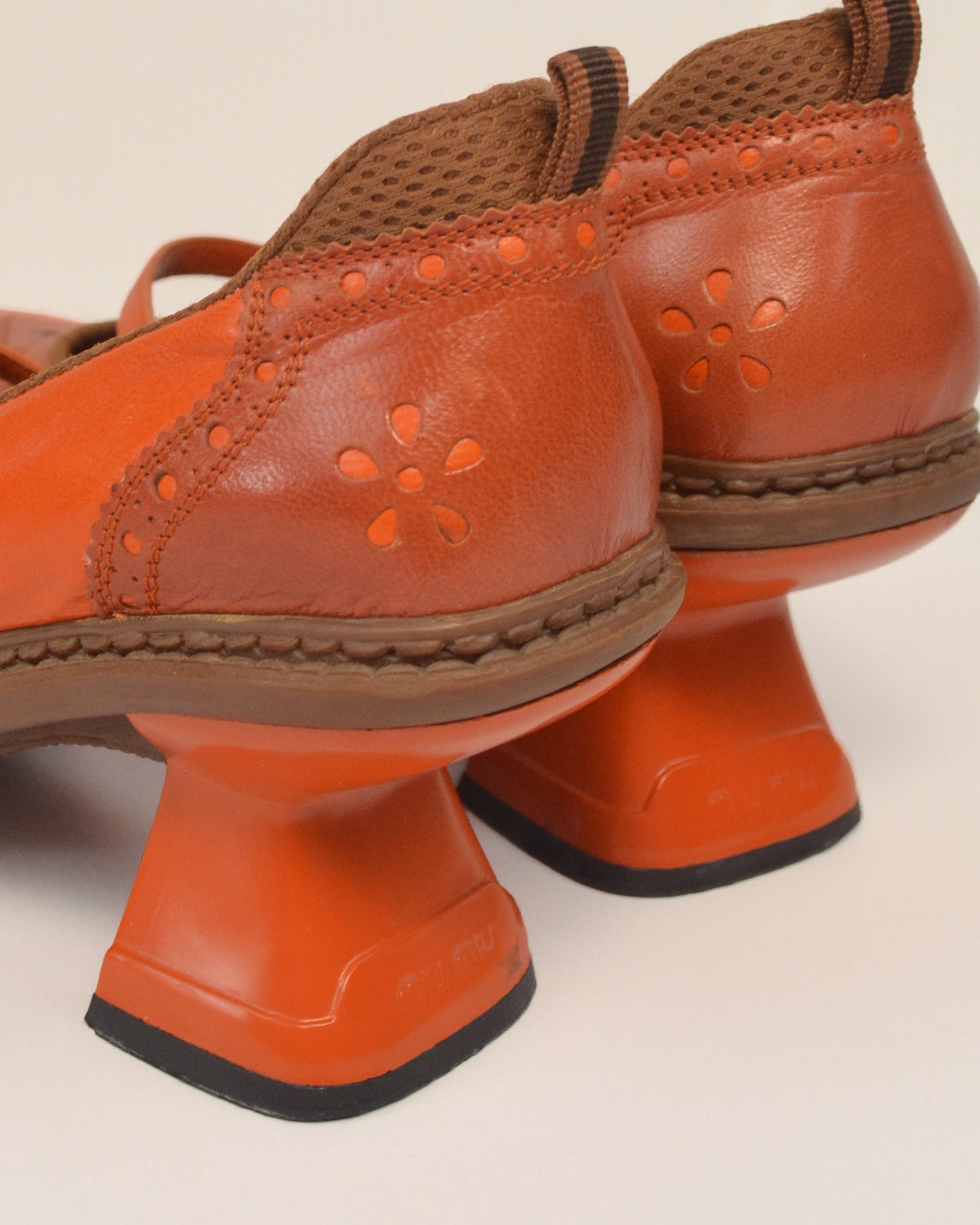 FALL WINTER 1999 ORANGE LEATHER MARY JANE HEELS