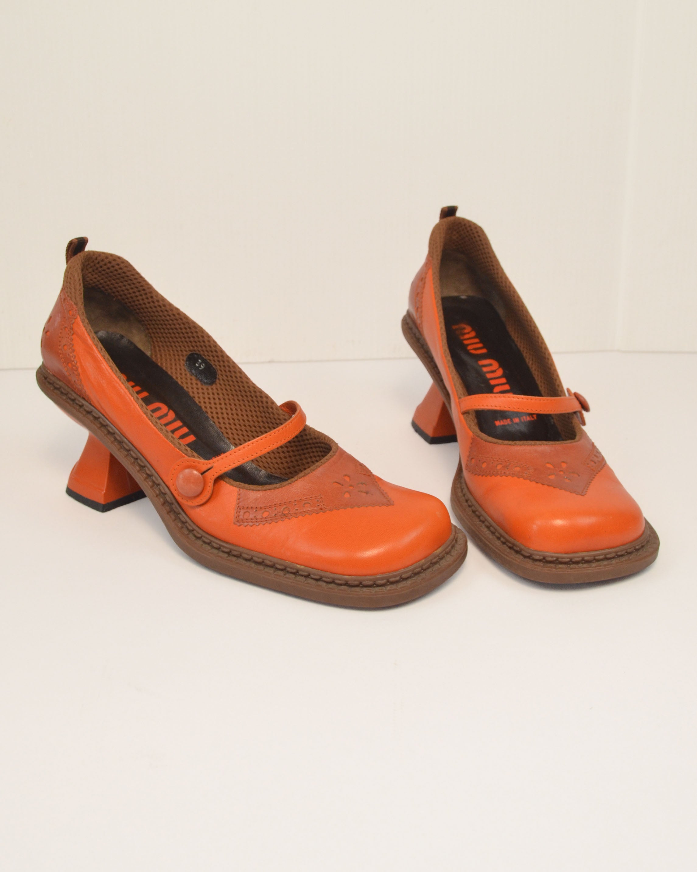 FALL WINTER 1999 ORANGE LEATHER MARY JANE HEELS
