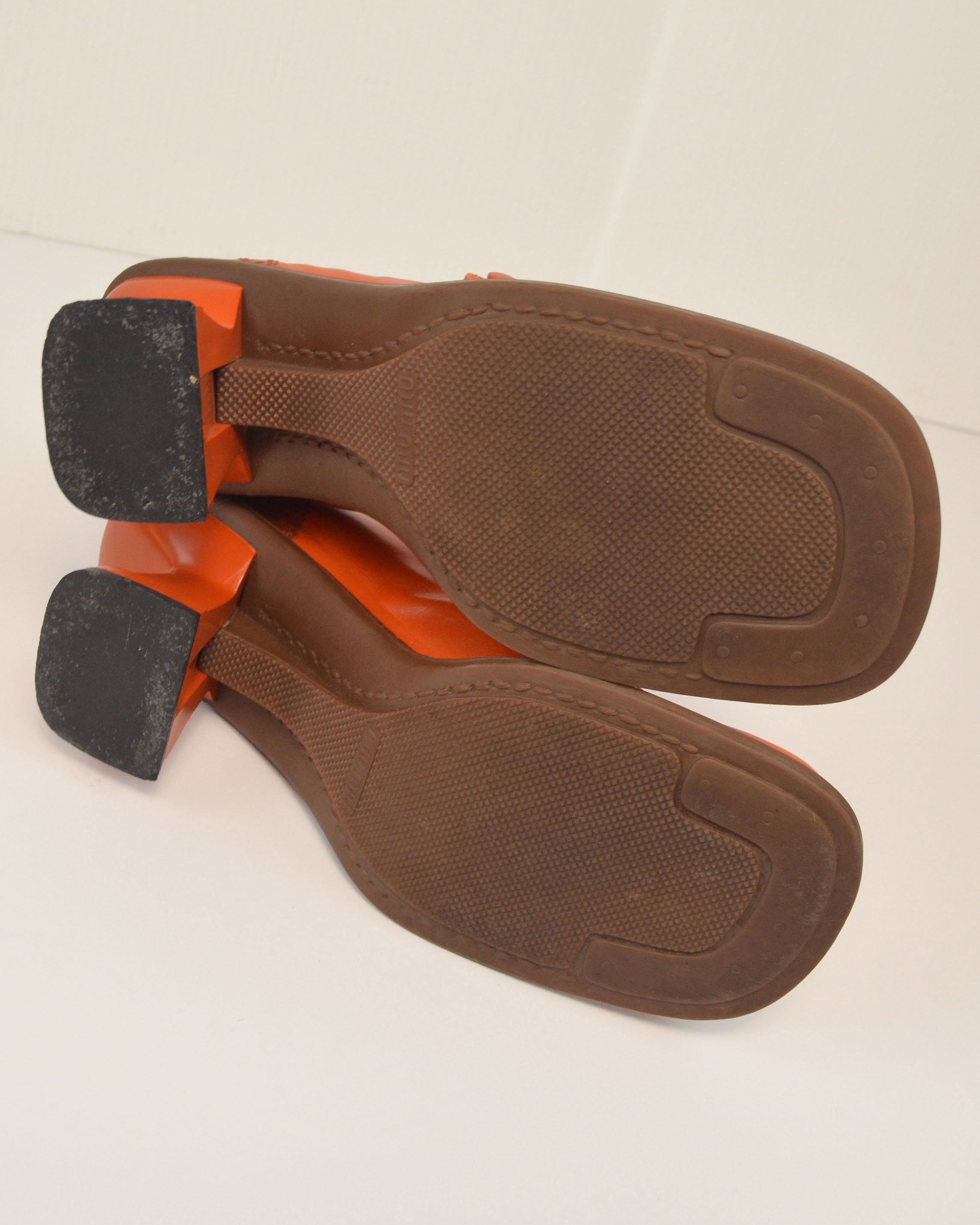 FALL WINTER 1999 ORANGE LEATHER MARY JANE HEELS
