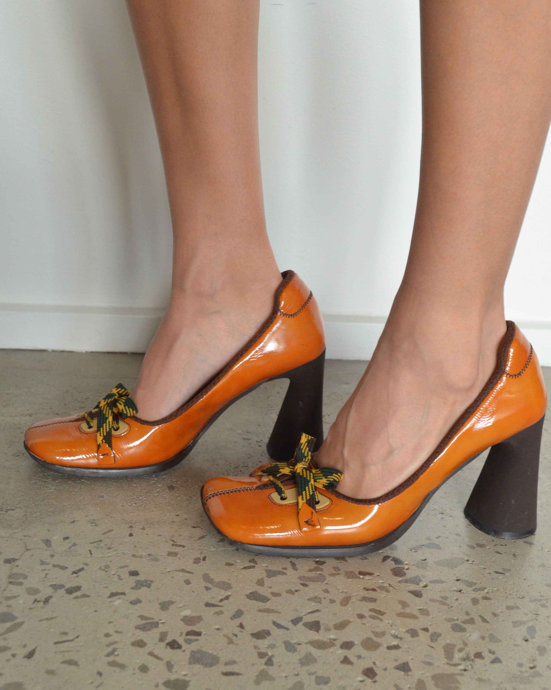 FW1999 PATENT LEATHER LACE-UP HEELS