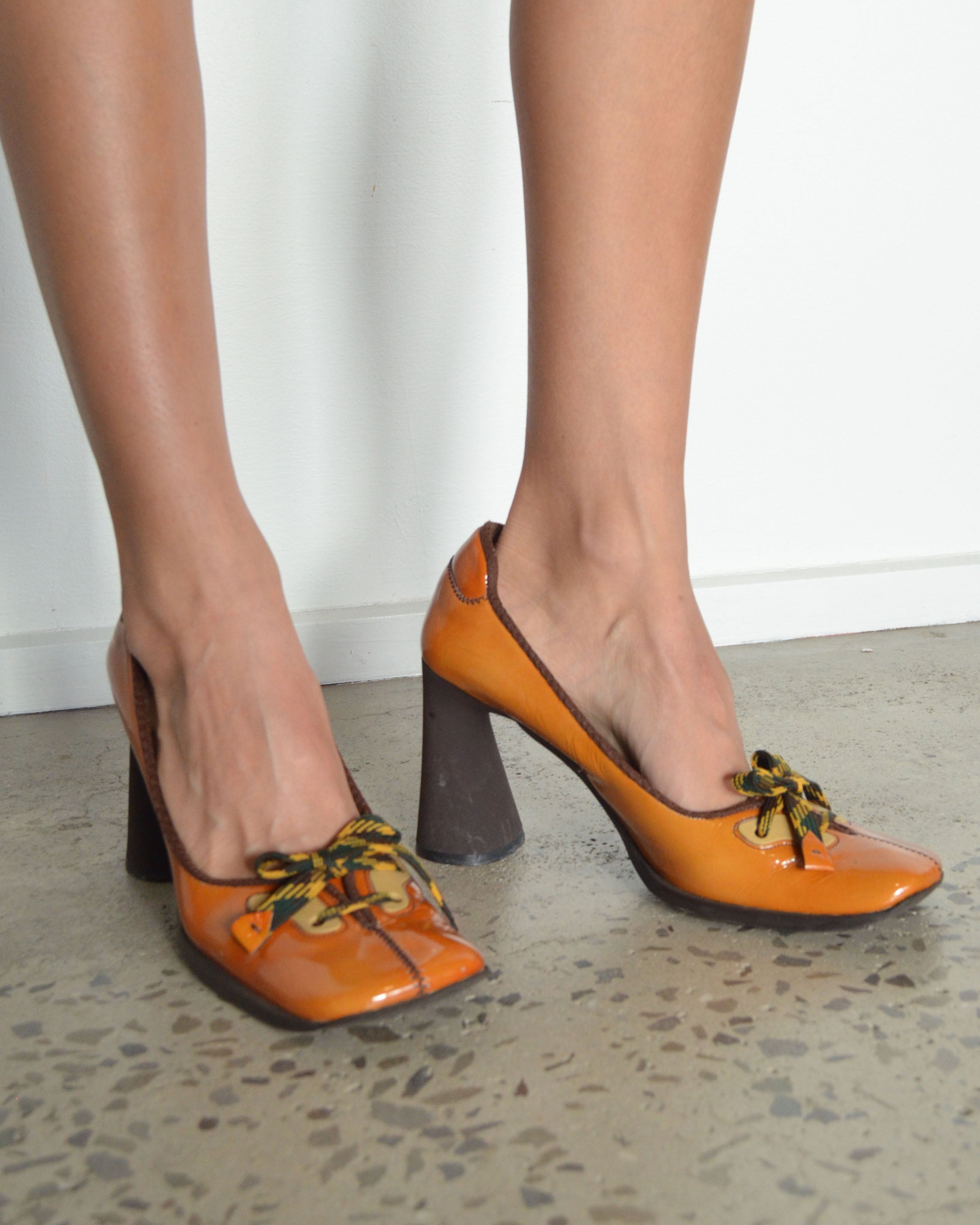 FW1999 PATENT LEATHER LACE-UP HEELS