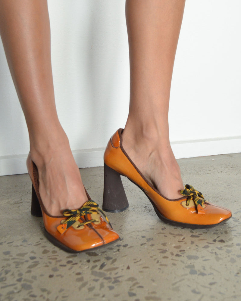 FW1999 PATENT LEATHER LACE-UP HEELS