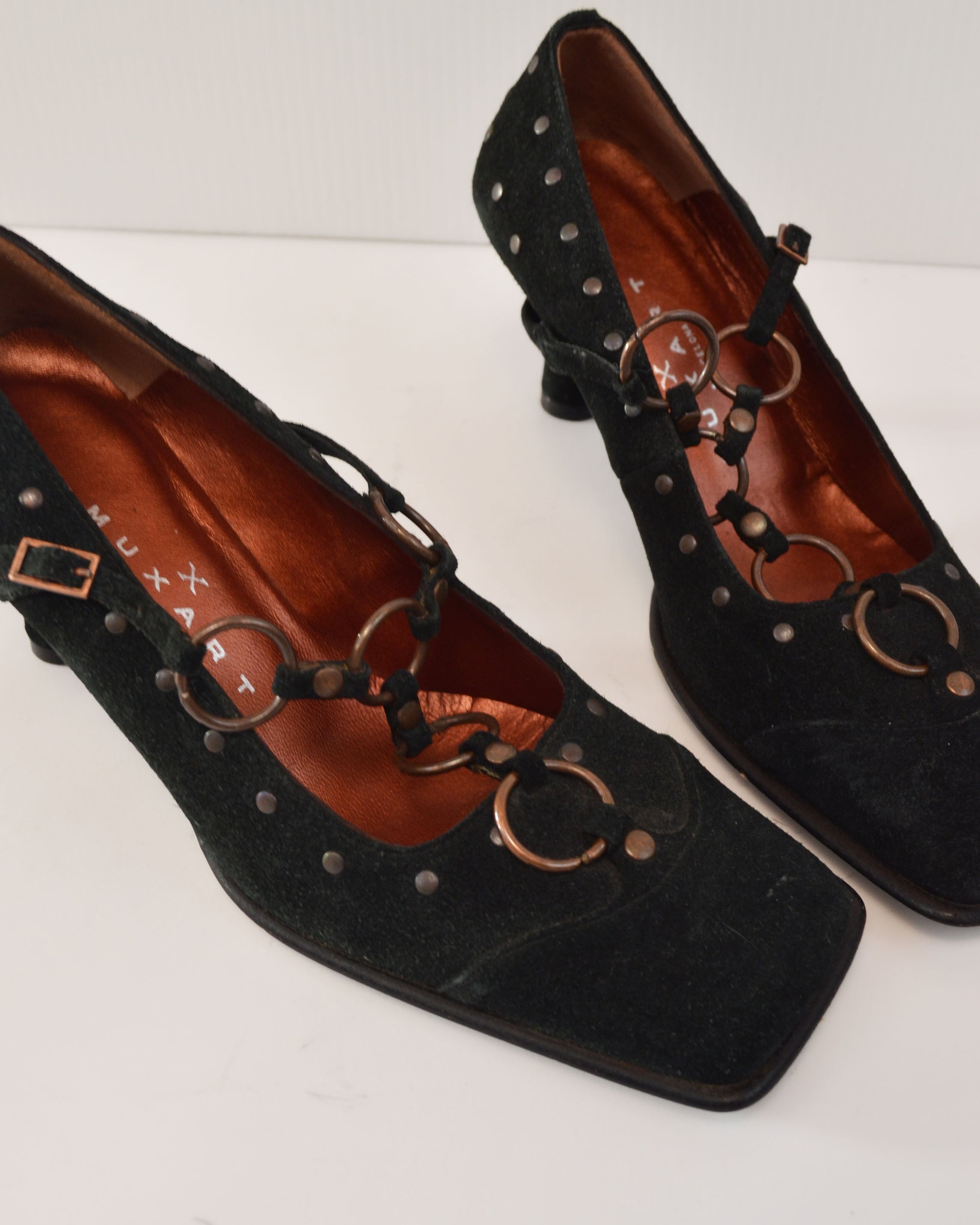 MUXART 00S SUEDE SQUARE TOE HEELS